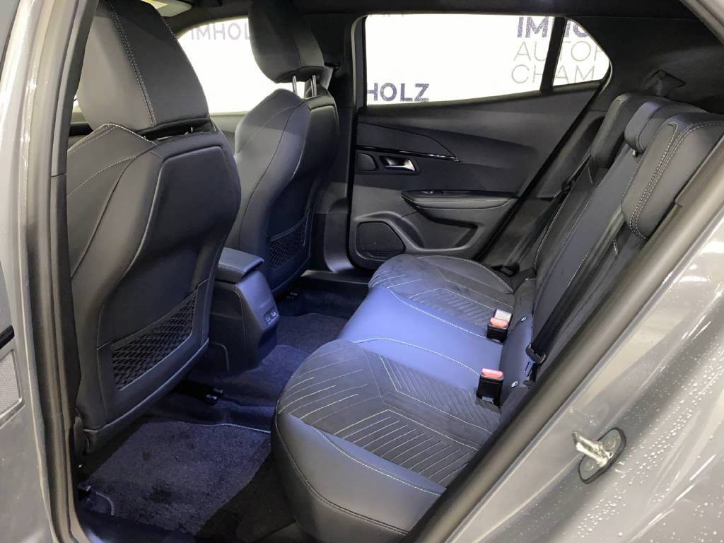 PEUGEOT 2008 1.2 Hybrid 145 GT-image-16