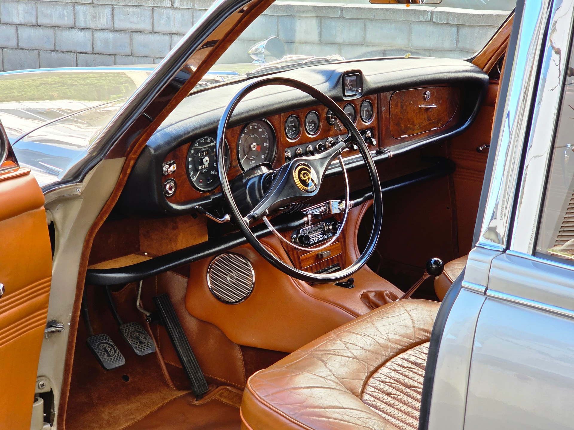 DAIMLER 420 Sovereign - voiture CH - boîte mécanique - Overdrive - rarissime - superbe état - expertisée vétéran 10.24.-image-7