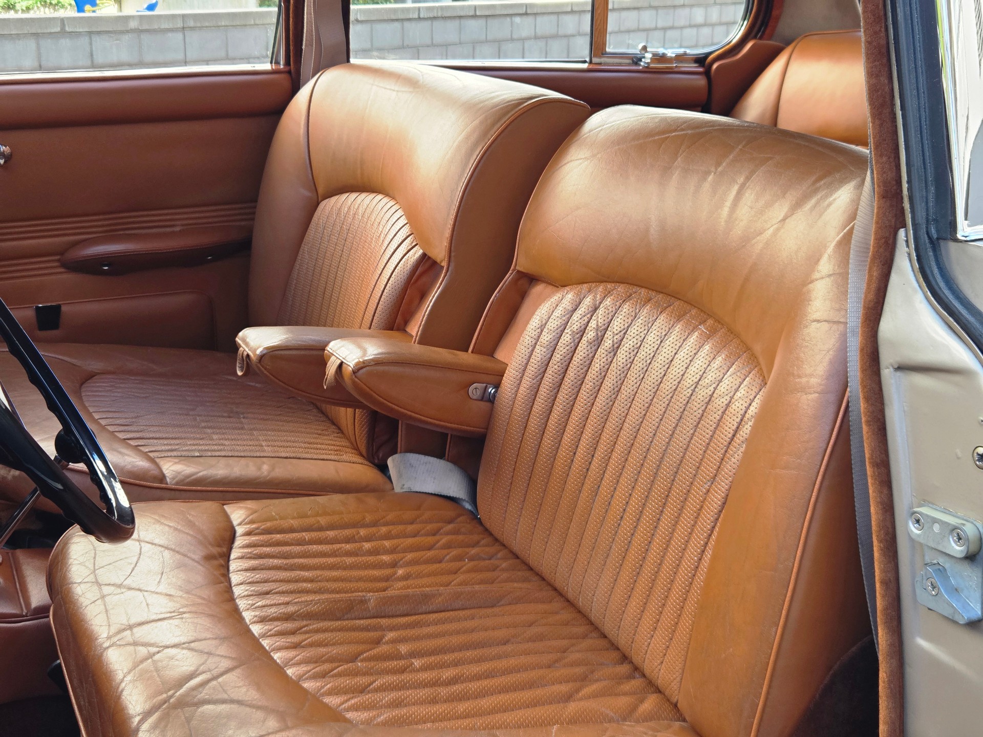 DAIMLER 420 Sovereign - voiture CH - boîte mécanique - Overdrive - rarissime - superbe état - expertisée vétéran 10.24.-image-8