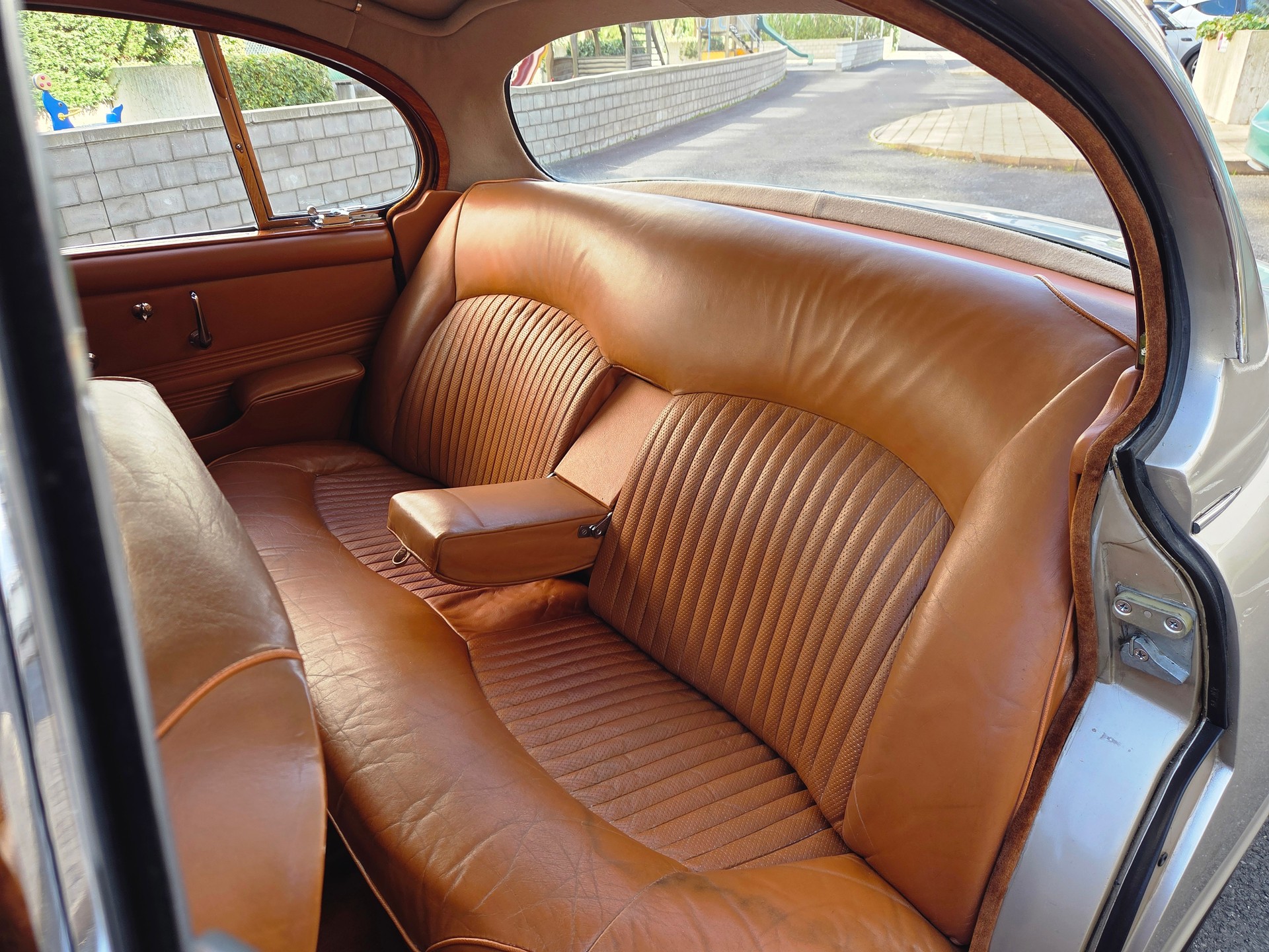 DAIMLER 420 Sovereign - voiture CH - boîte mécanique - Overdrive - rarissime - superbe état - expertisée vétéran 10.24.-image-11