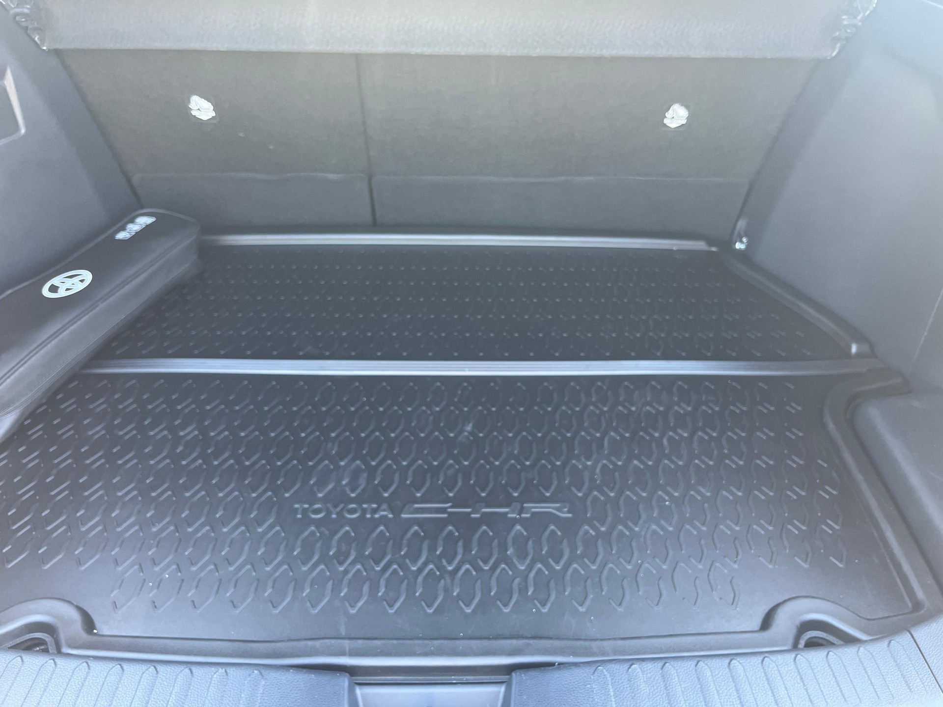 TOYOTA C-HR 2.0 PHEV Swiss Edition-image-12