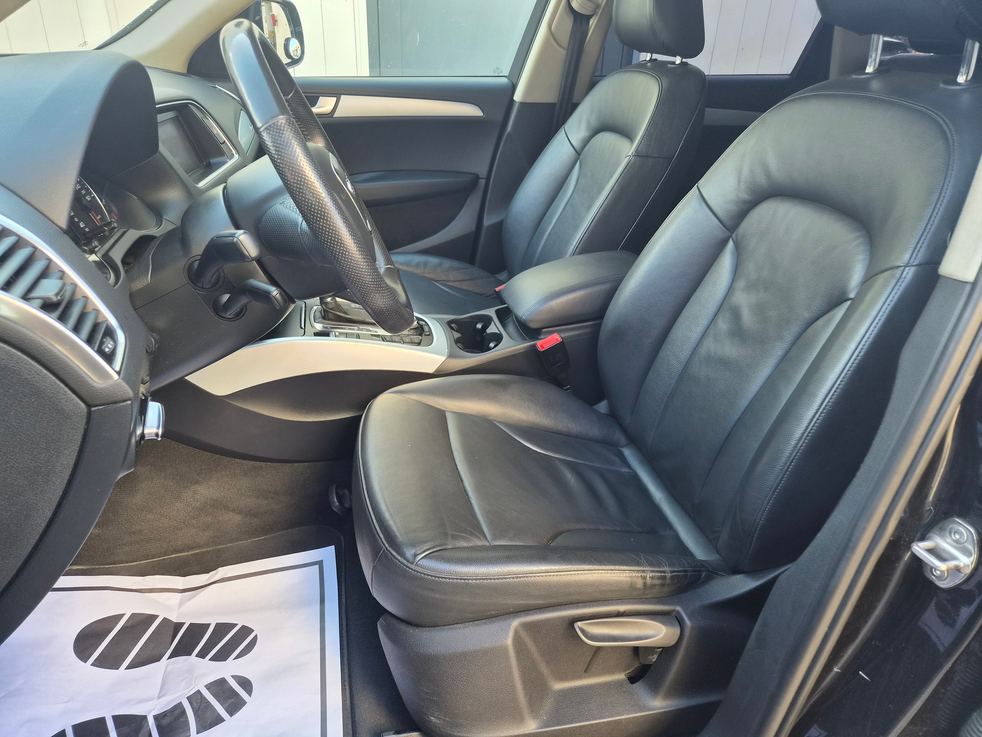 AUDI Q5 2.0 TFSI quattro S-tronic-image-10