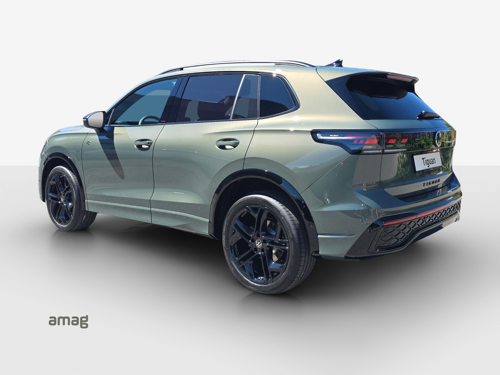 VW Tiguan 2.0 TSI DSG R-Line 4Motion-image-2