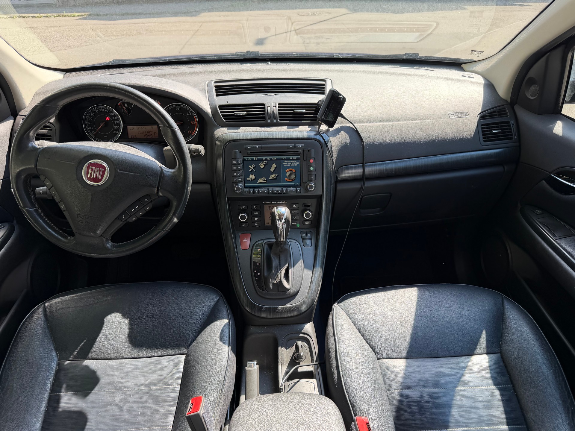 FIAT Croma 2.4 20V JTD Lusso Automatic-image-8