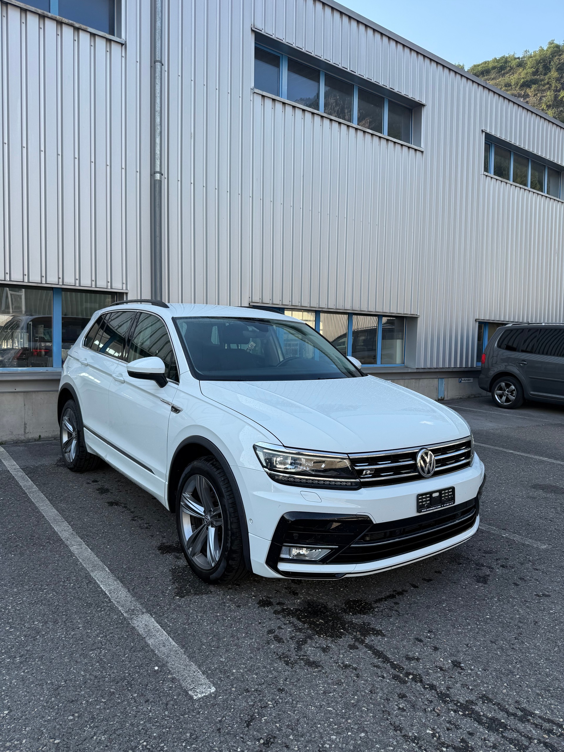 VW Tiguan 2.0 TDI R-Line Trendline 4Motion DSG-image-4