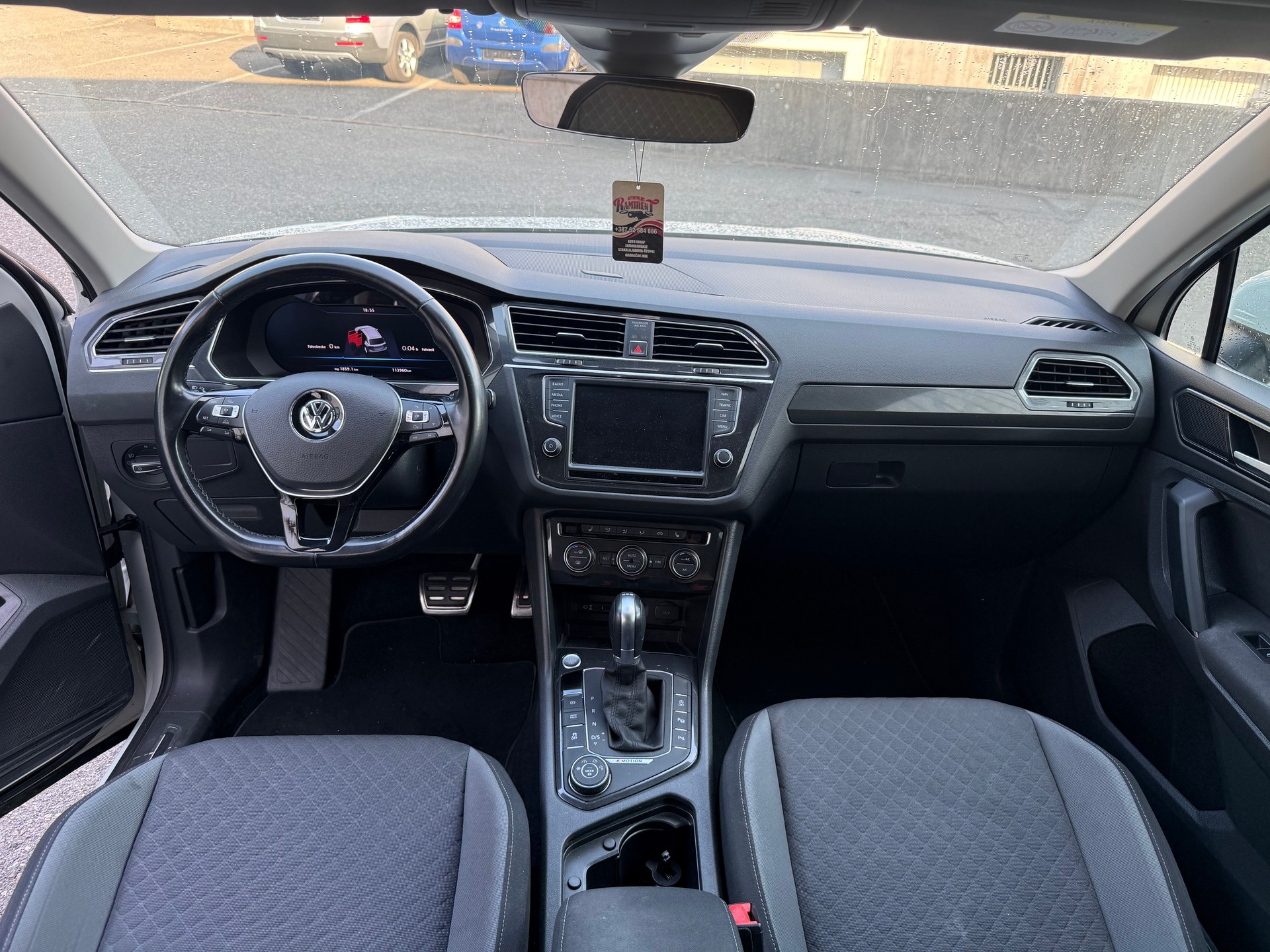VW Tiguan 2.0 TDI R-Line Trendline 4Motion DSG-image-8