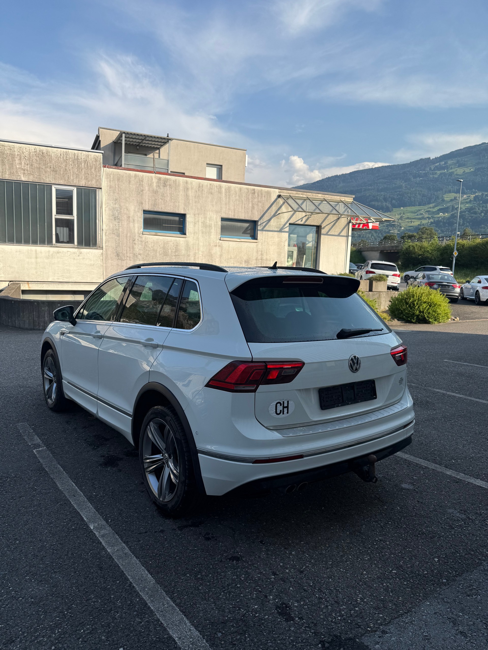 VW Tiguan 2.0 TDI R-Line Trendline 4Motion DSG-image-12