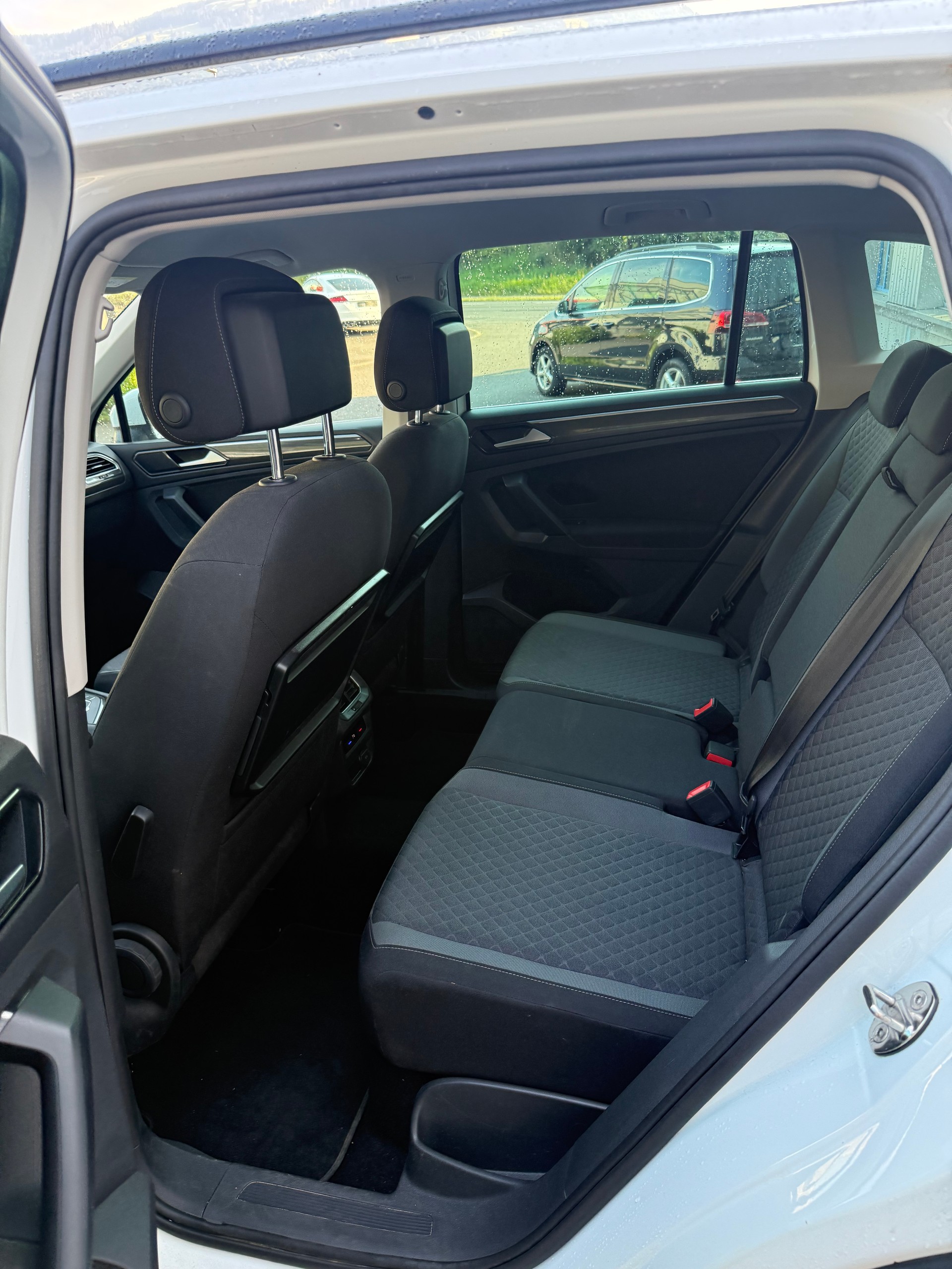 VW Tiguan 2.0 TDI R-Line Trendline 4Motion DSG-image-10