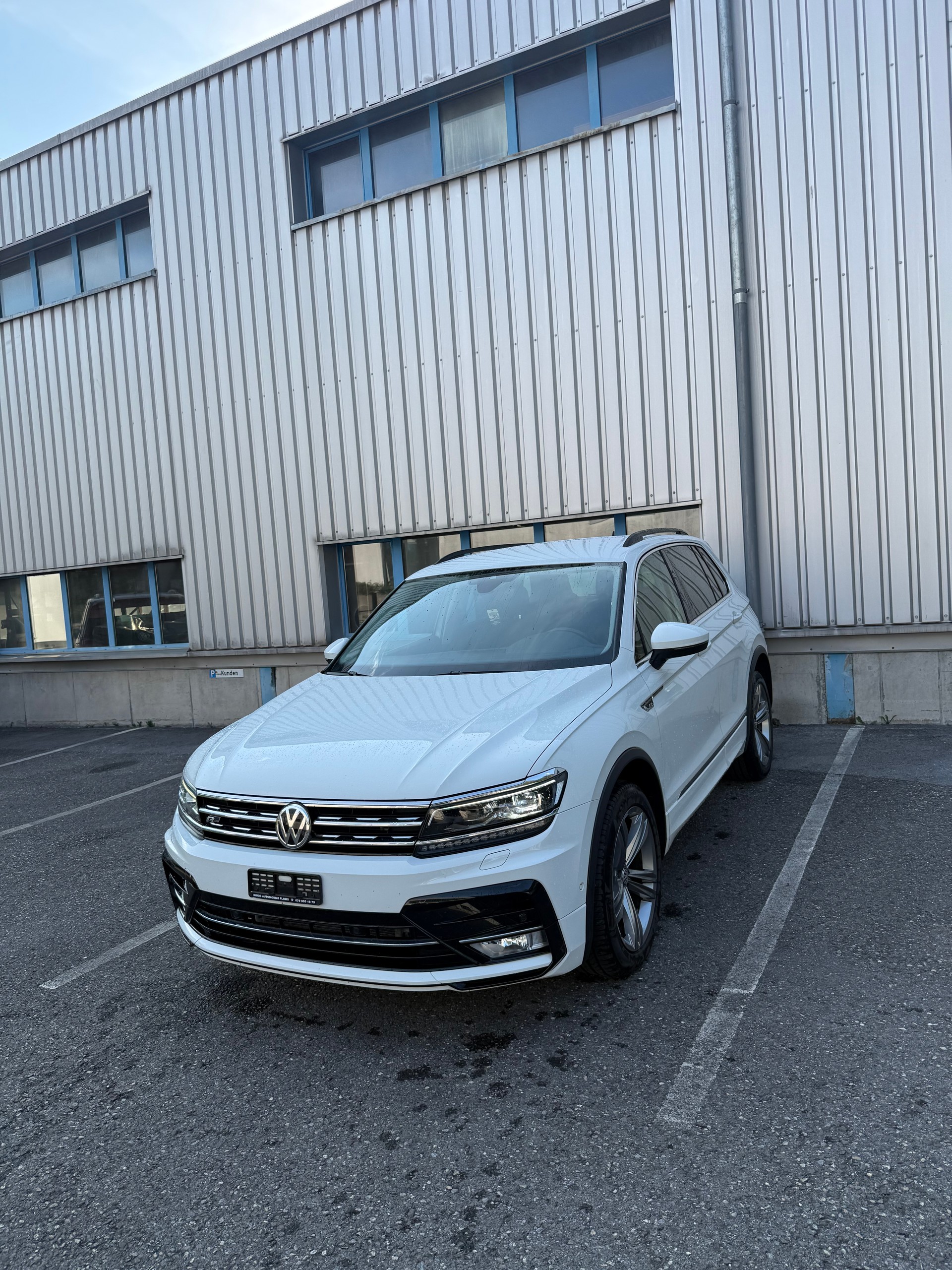 VW Tiguan 2.0 TDI R-Line Trendline 4Motion DSG-image-2