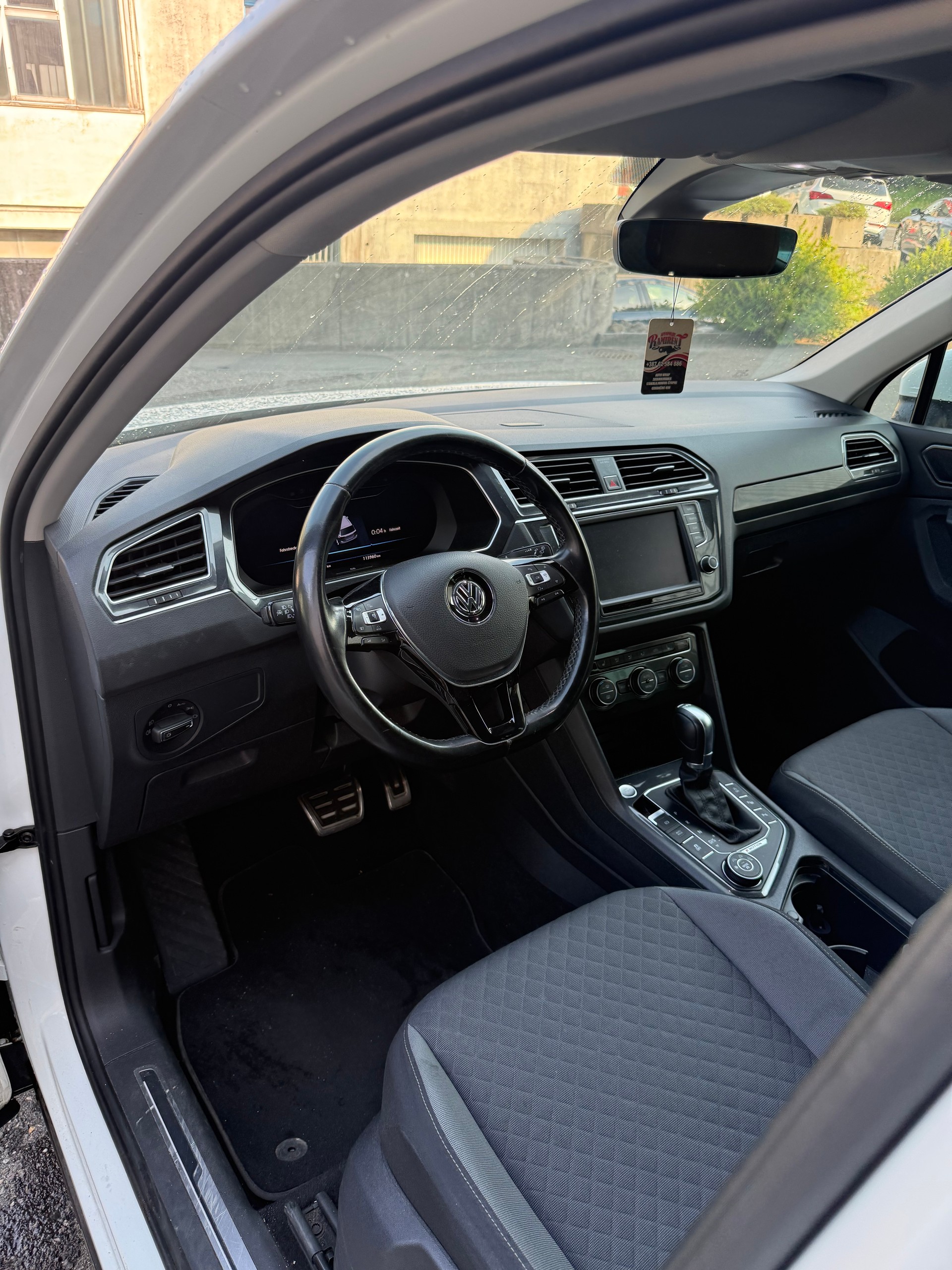 VW Tiguan 2.0 TDI R-Line Trendline 4Motion DSG-image-7