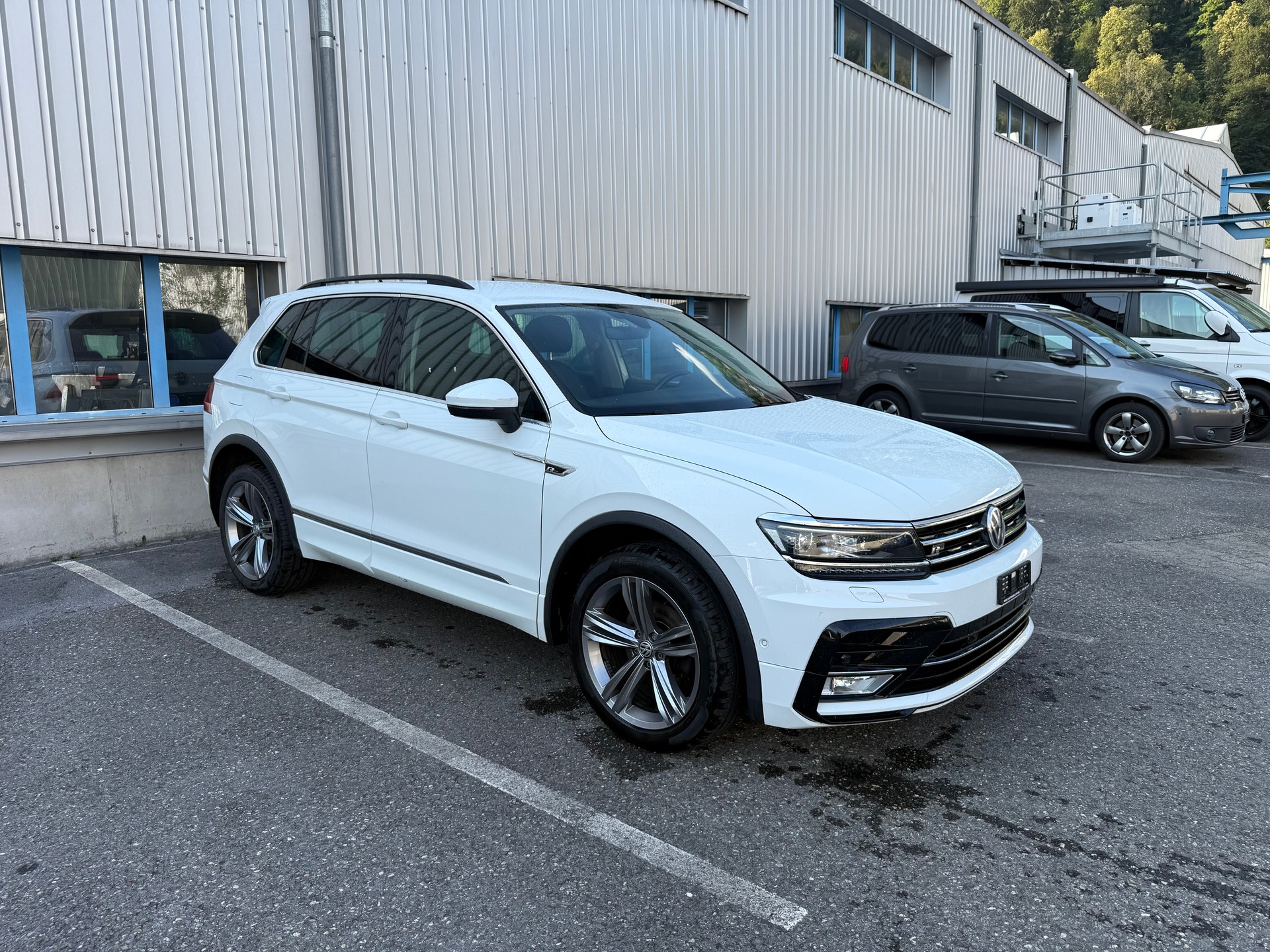 VW Tiguan 2.0 TDI R-Line Trendline 4Motion DSG-image-5