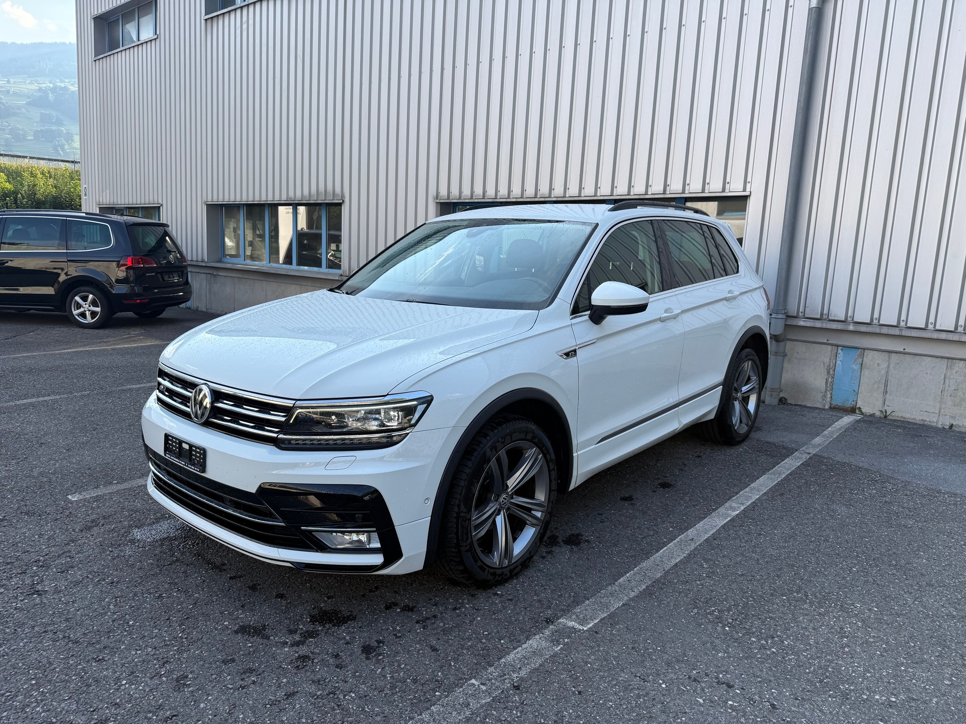 VW Tiguan 2.0 TDI R-Line Trendline 4Motion DSG-image-0