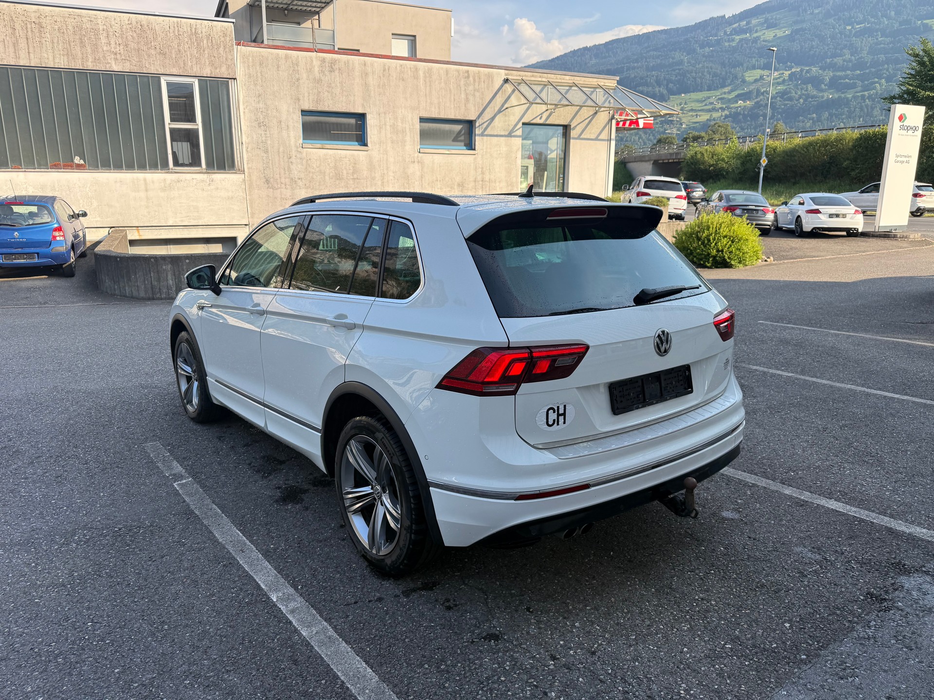 VW Tiguan 2.0 TDI R-Line Trendline 4Motion DSG-image-11