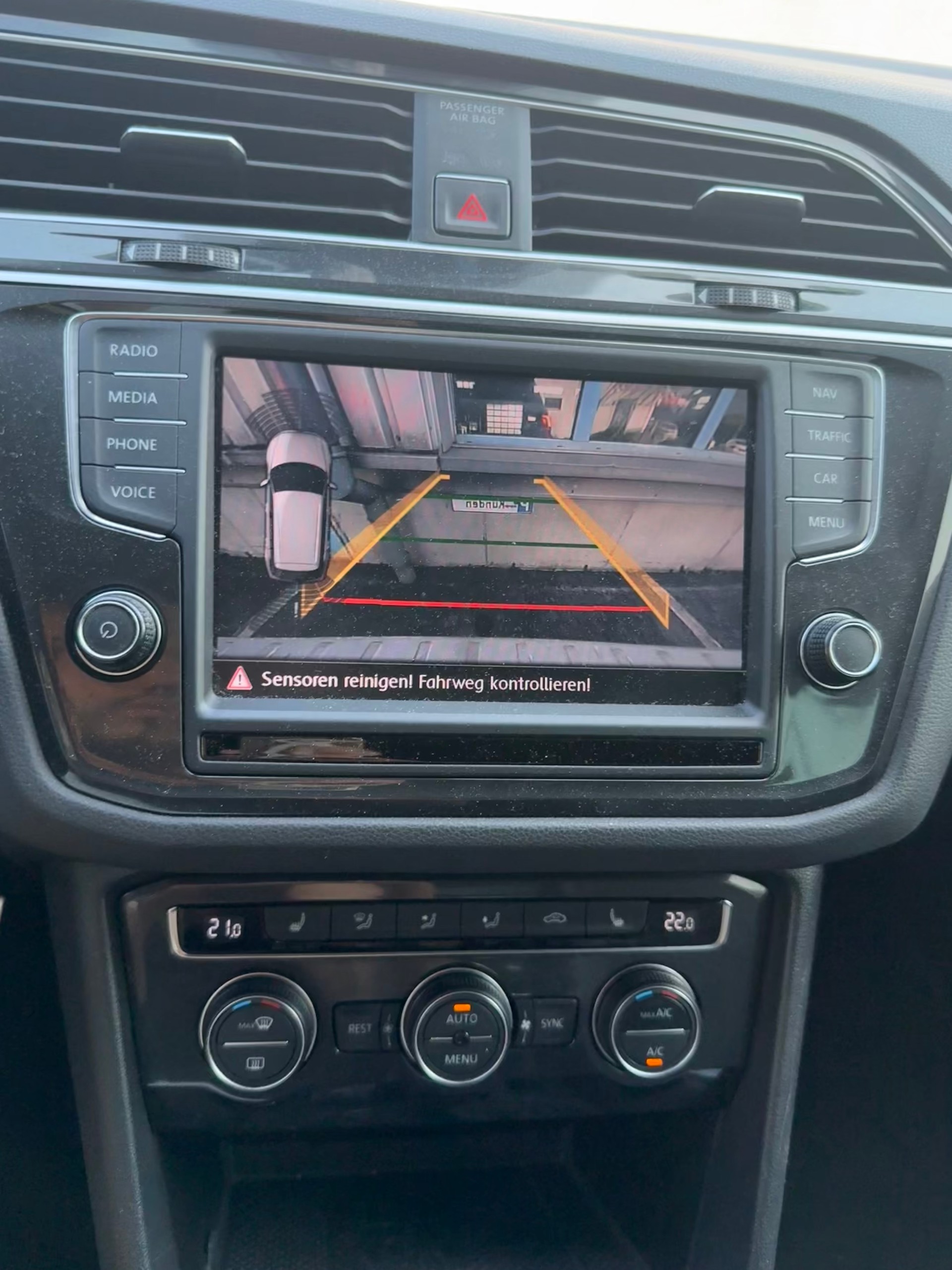 VW Tiguan 2.0 TDI R-Line Trendline 4Motion DSG-image-9