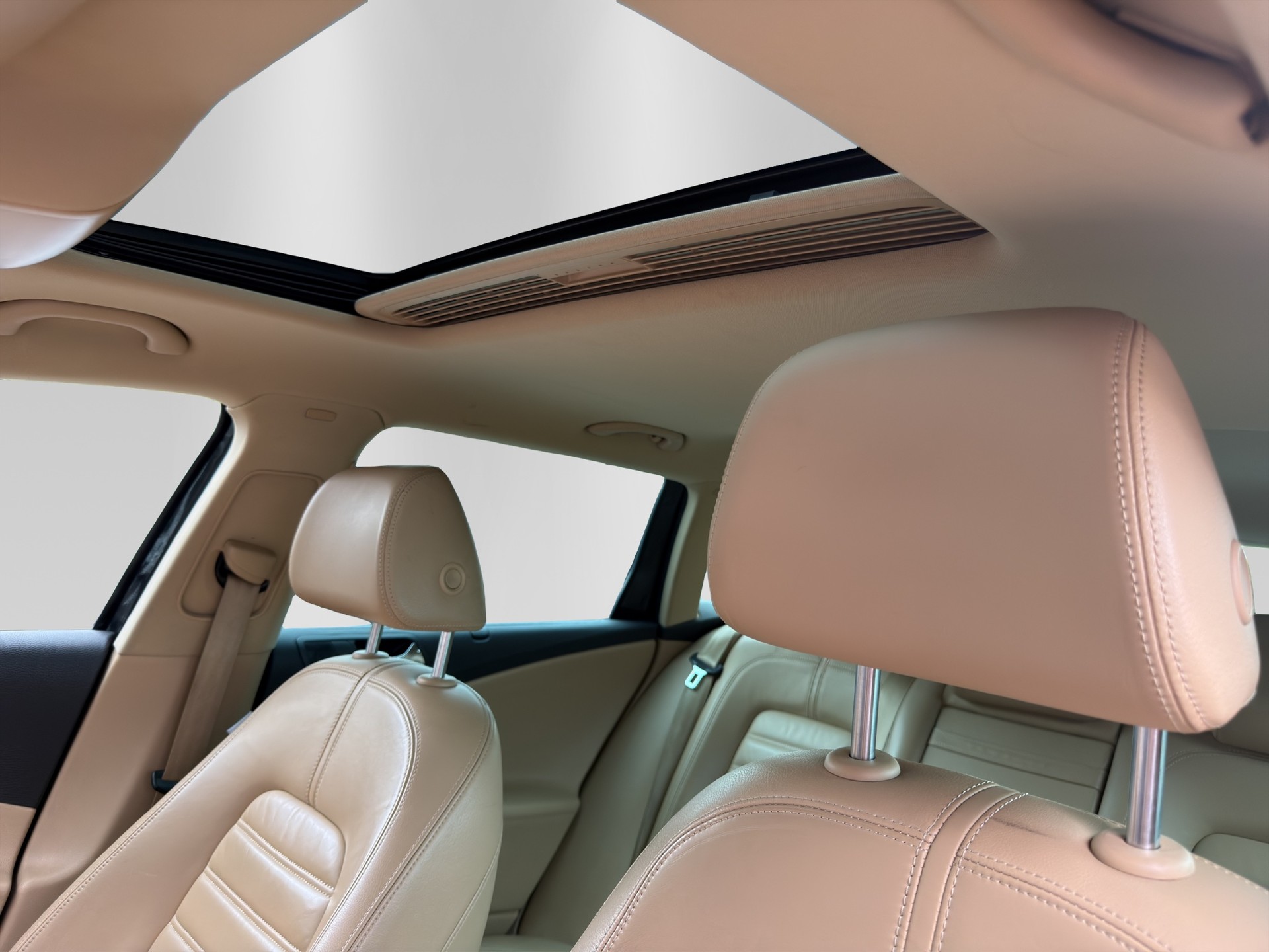 VW Passat Variant 2.0T FSI Sportline-image-16