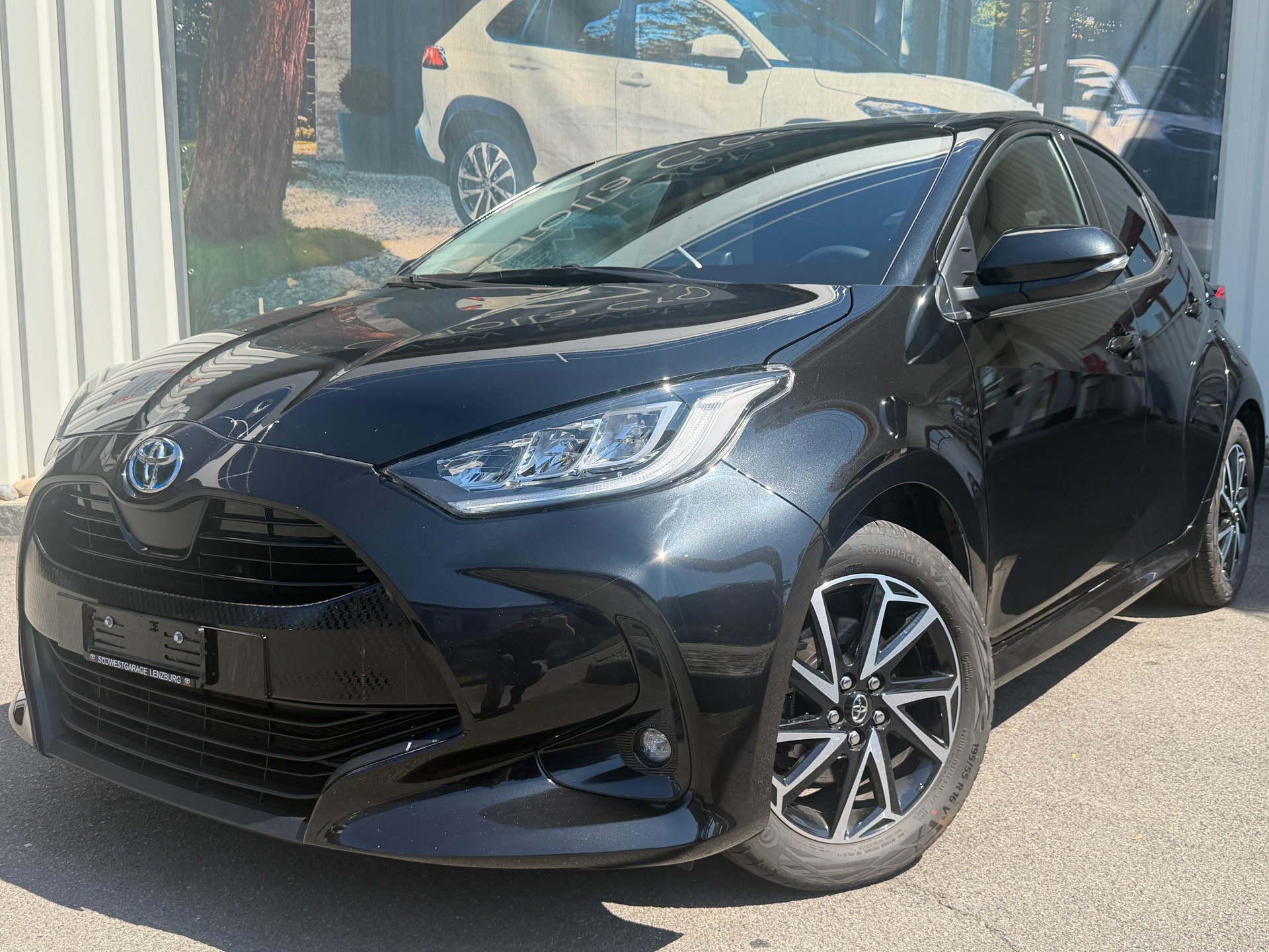 TOYOTA Yaris 1.5 Trend e-CVT-image-0
