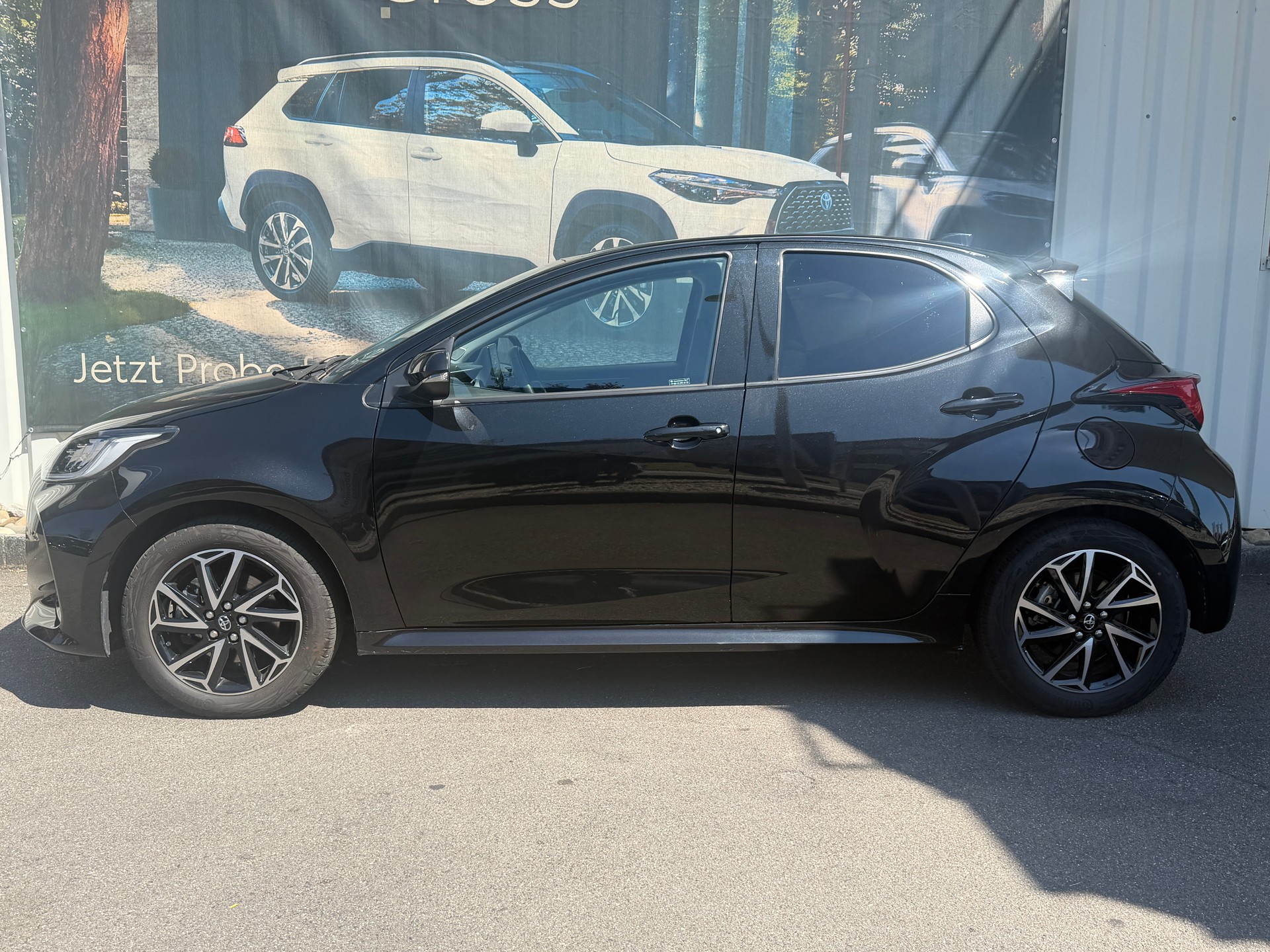 TOYOTA Yaris 1.5 Trend e-CVT-image-1