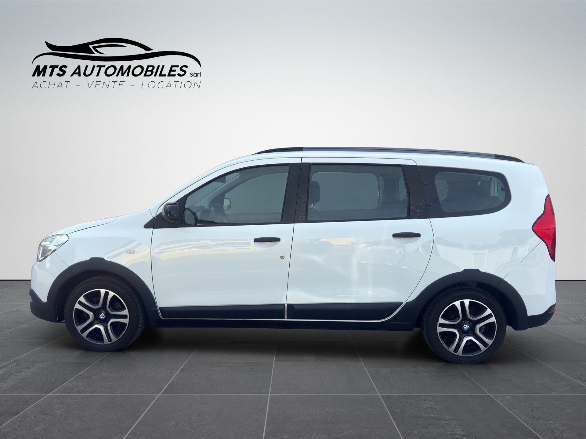 DACIA Lodgy TCE 130 Stepway 7PL-image-2