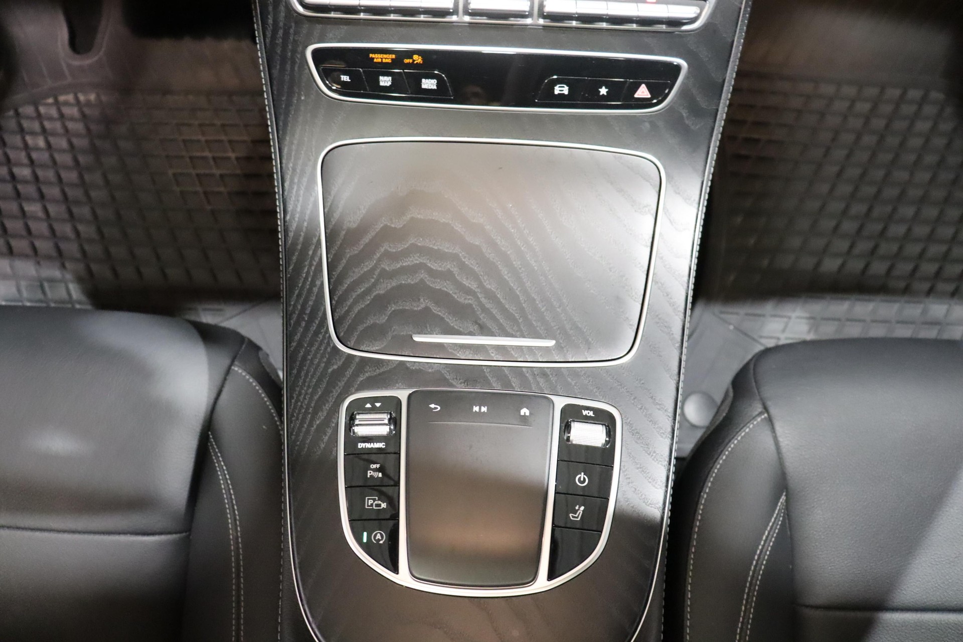 MERCEDES-BENZ E 220 d AMG Line 4matic Kombi-image-11