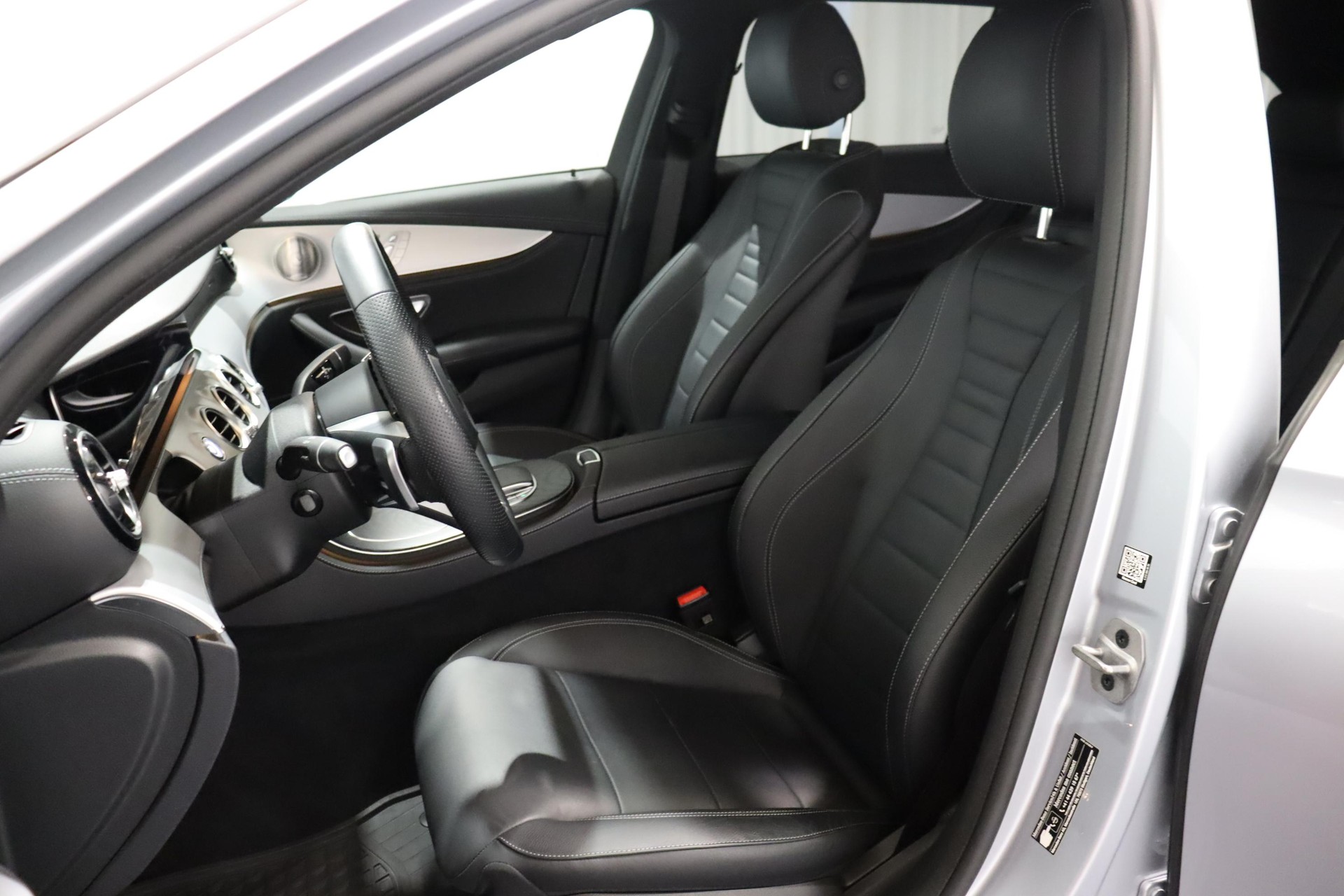 MERCEDES-BENZ E 220 d AMG Line 4matic Kombi-image-9