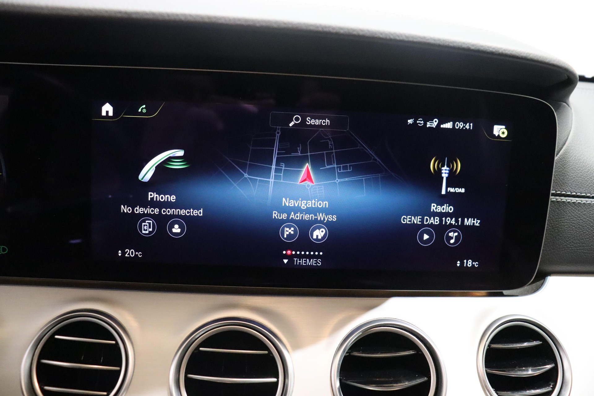 MERCEDES-BENZ E 220 d AMG Line 4matic Kombi-image-13