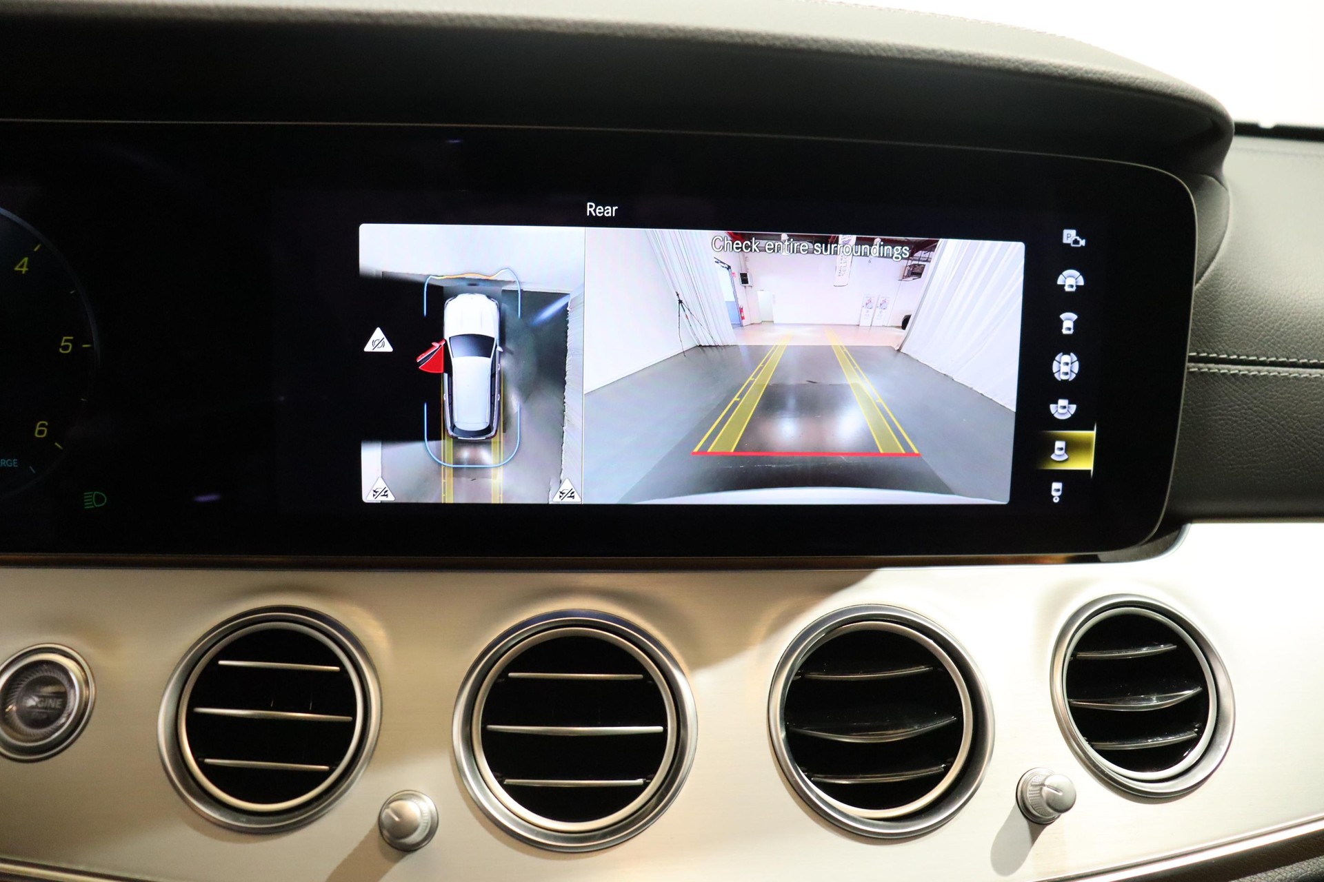 MERCEDES-BENZ E 220 d AMG Line 4matic Kombi-image-14