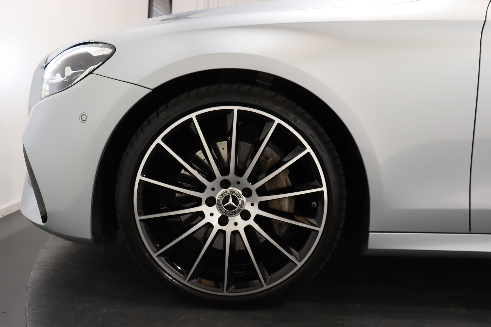 MERCEDES-BENZ E 220 d AMG Line 4matic Kombi-image-6