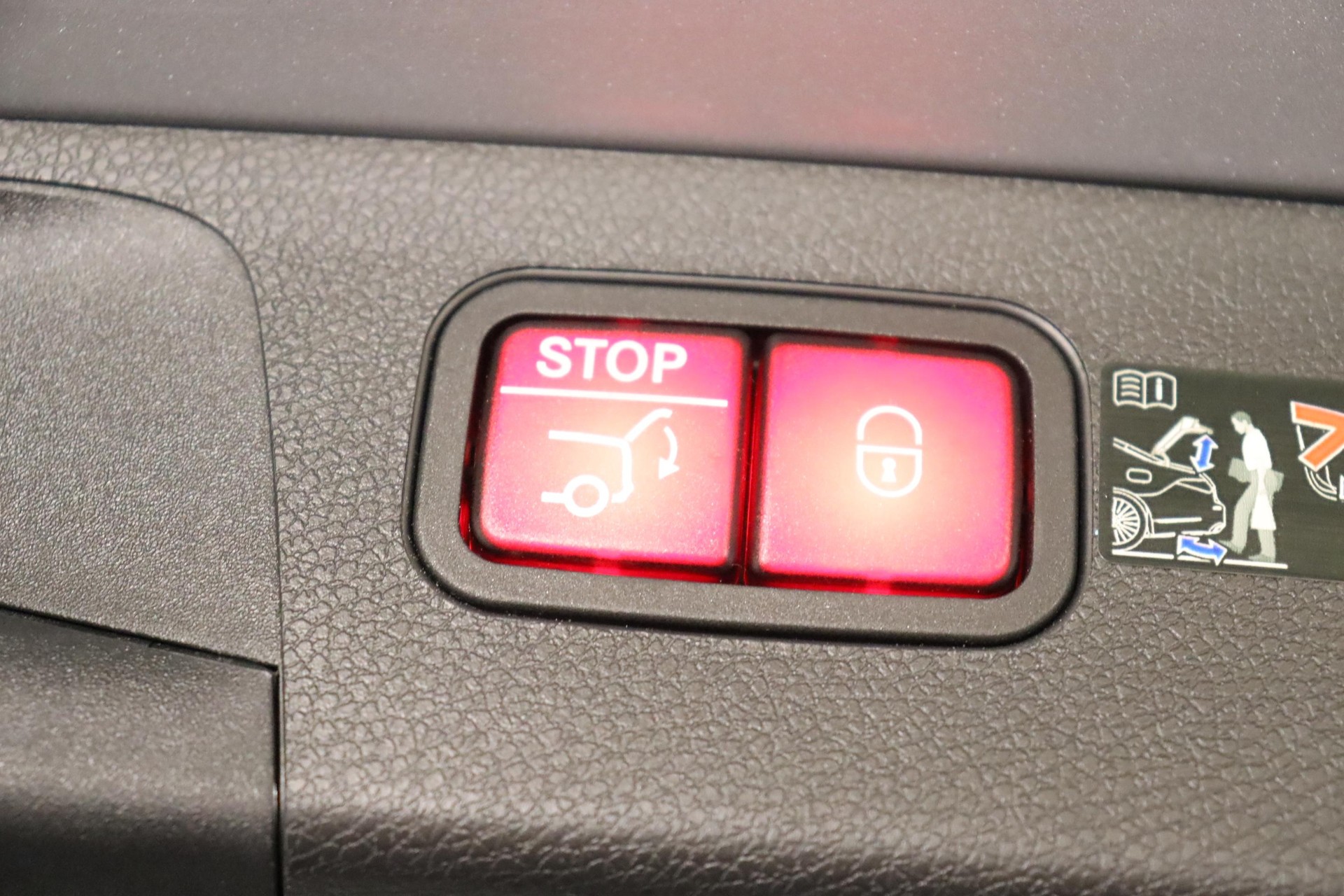 MERCEDES-BENZ E 220 d AMG Line 4matic Kombi-image-5