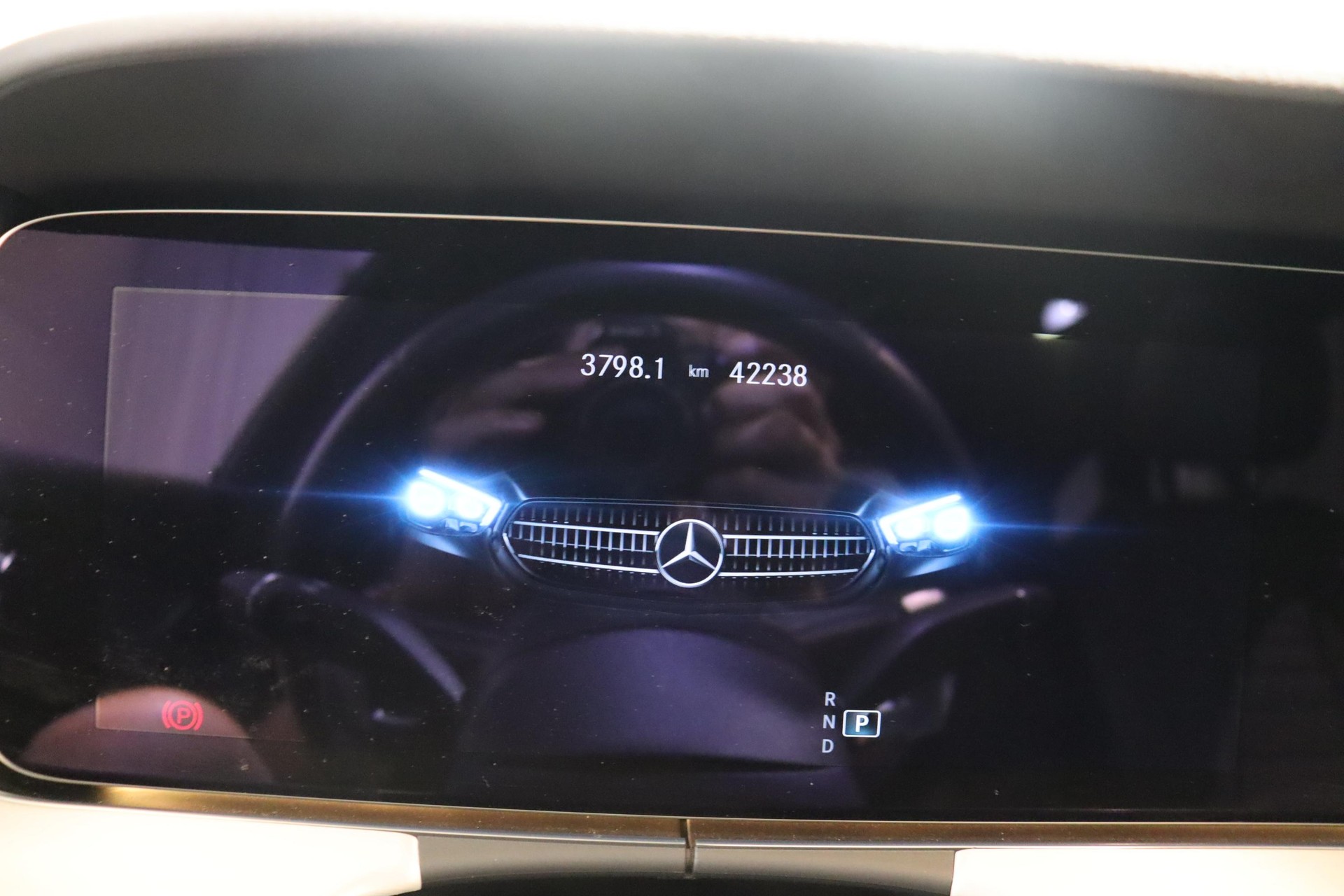MERCEDES-BENZ E 220 d AMG Line 4matic Kombi-image-12
