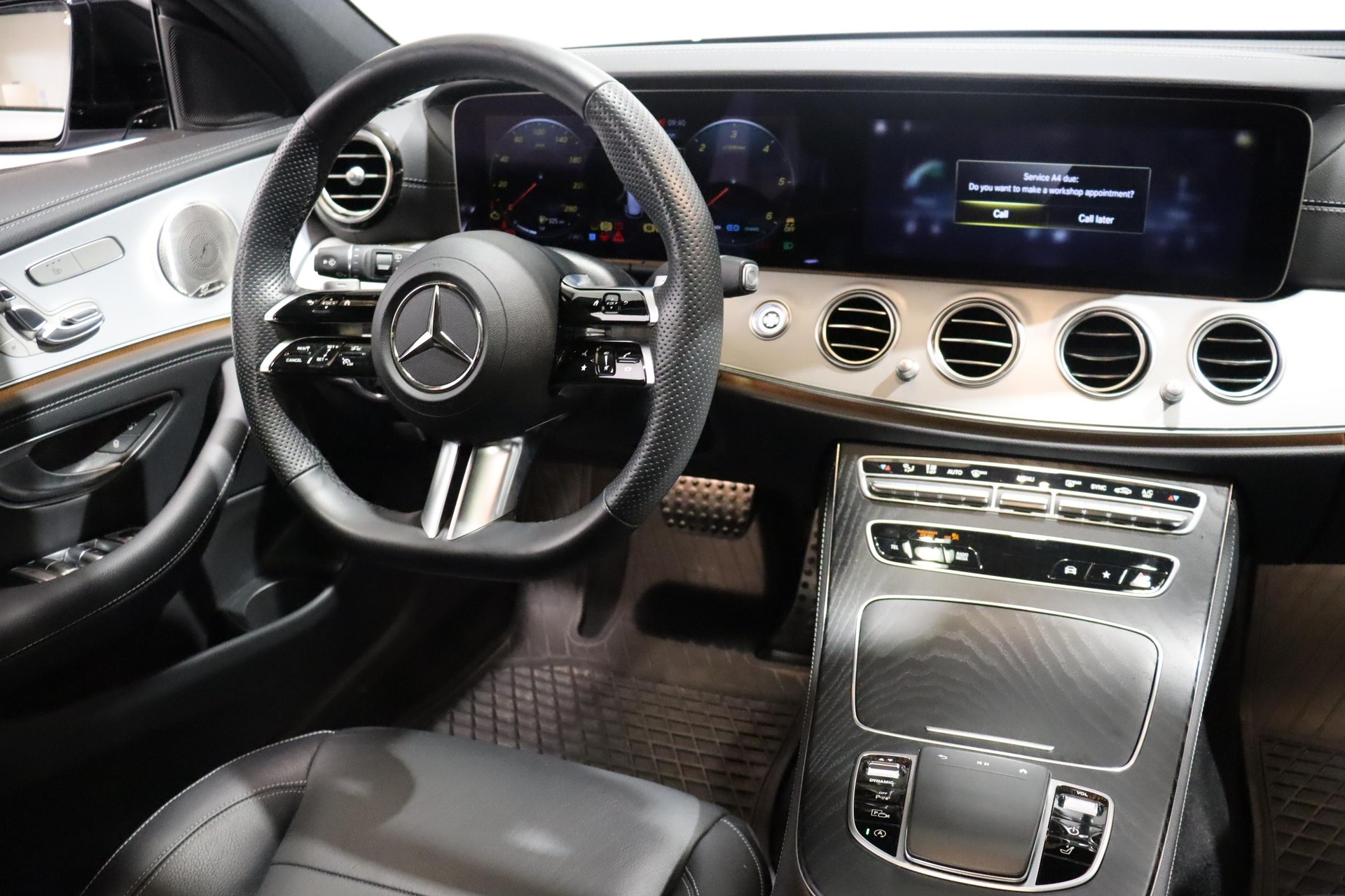 MERCEDES-BENZ E 220 d AMG Line 4matic Kombi-image-8
