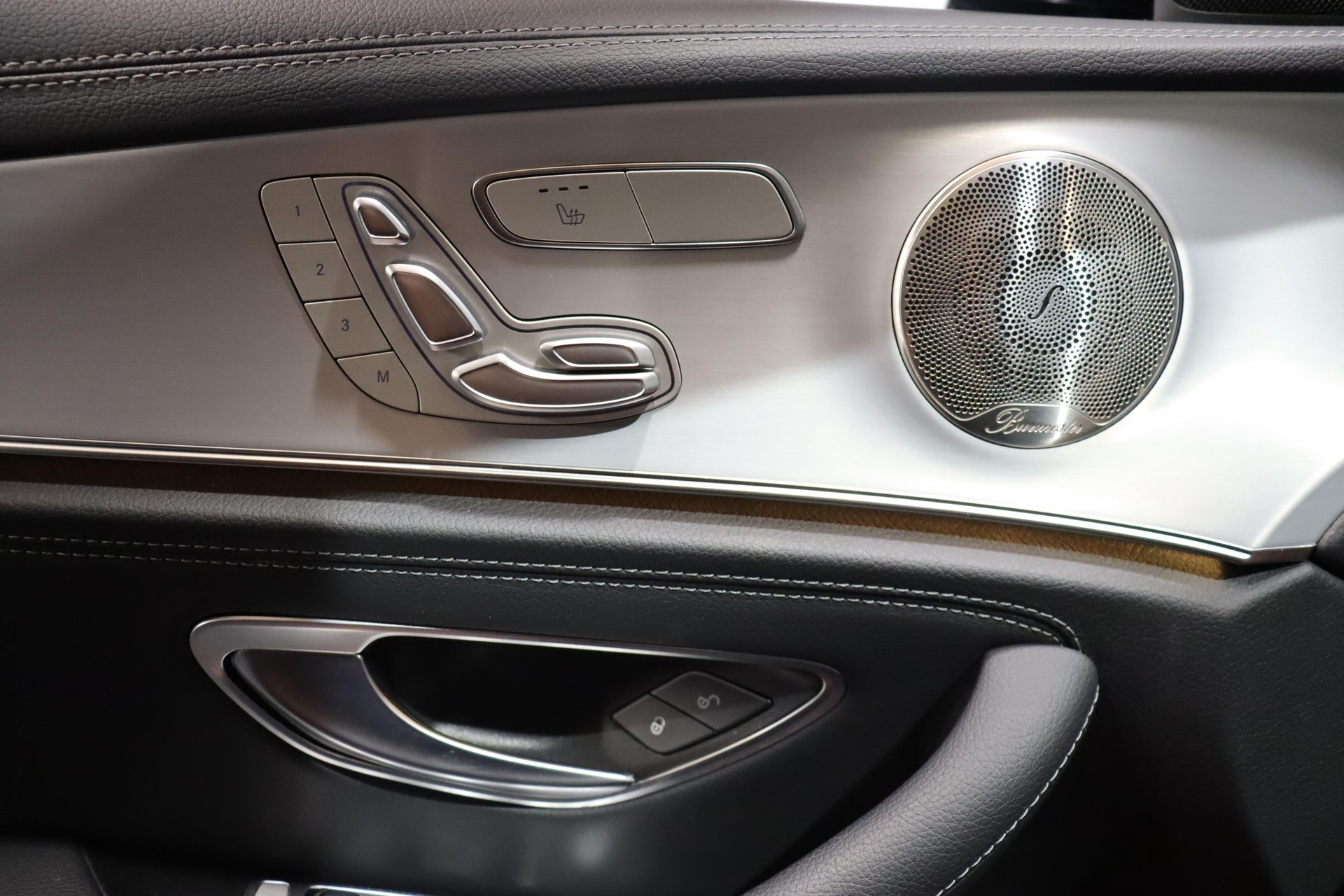 MERCEDES-BENZ E 220 d AMG Line 4matic Kombi-image-16