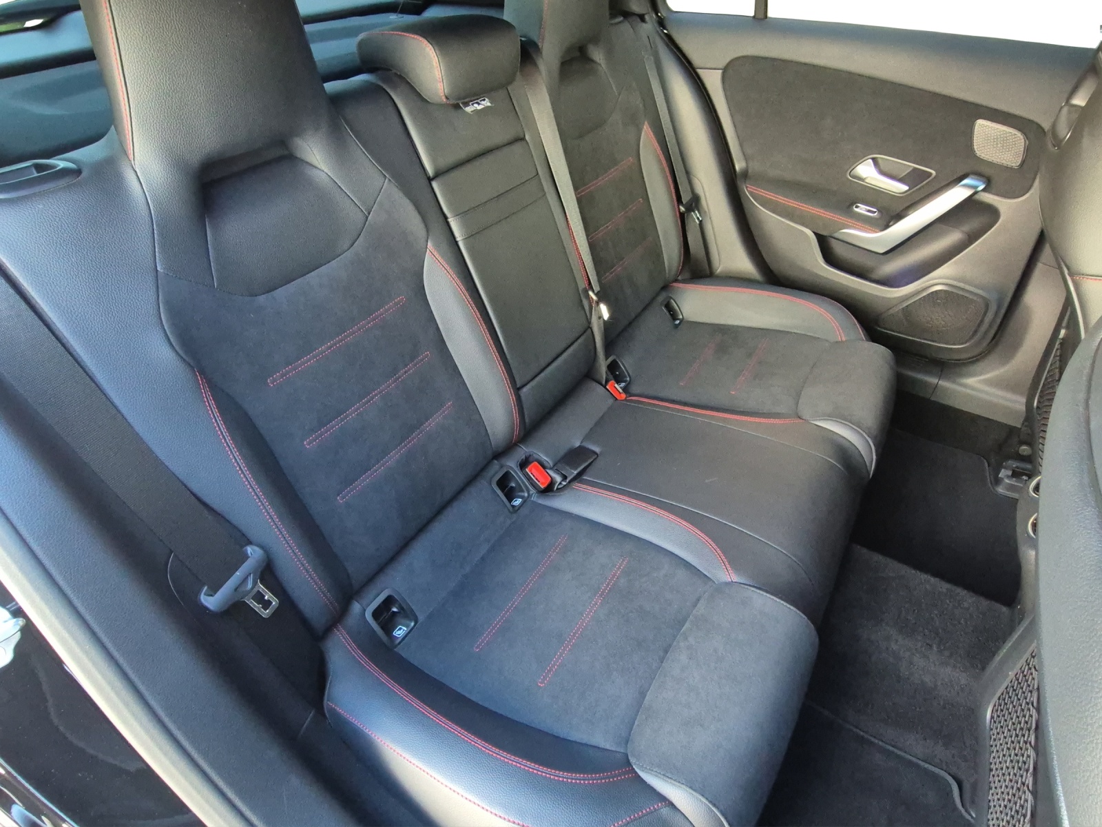 MERCEDES-BENZ A 250 4Matic 8G-DCT-image-18
