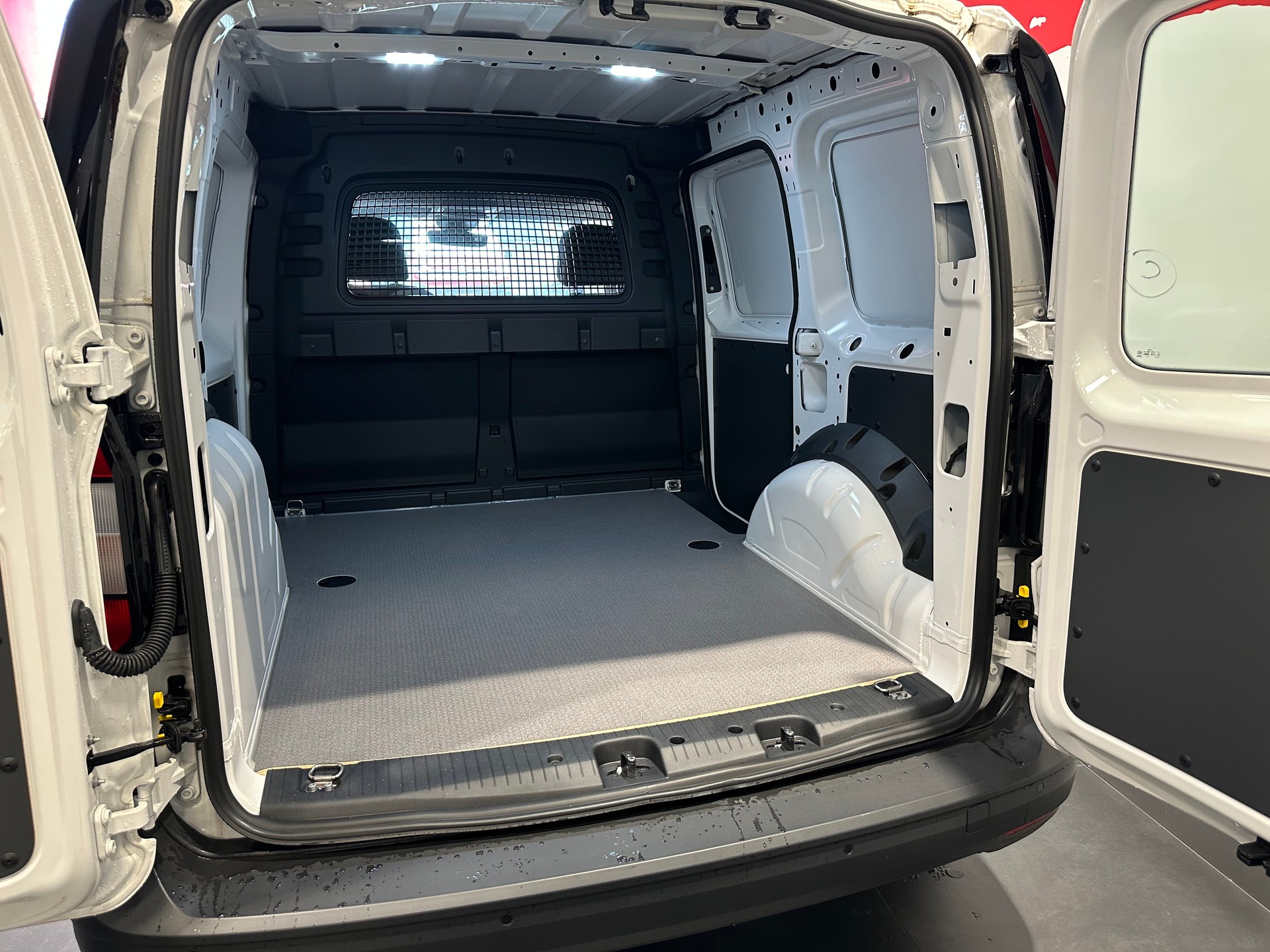 VW Caddy Cargo 1.5 TSI-image-13