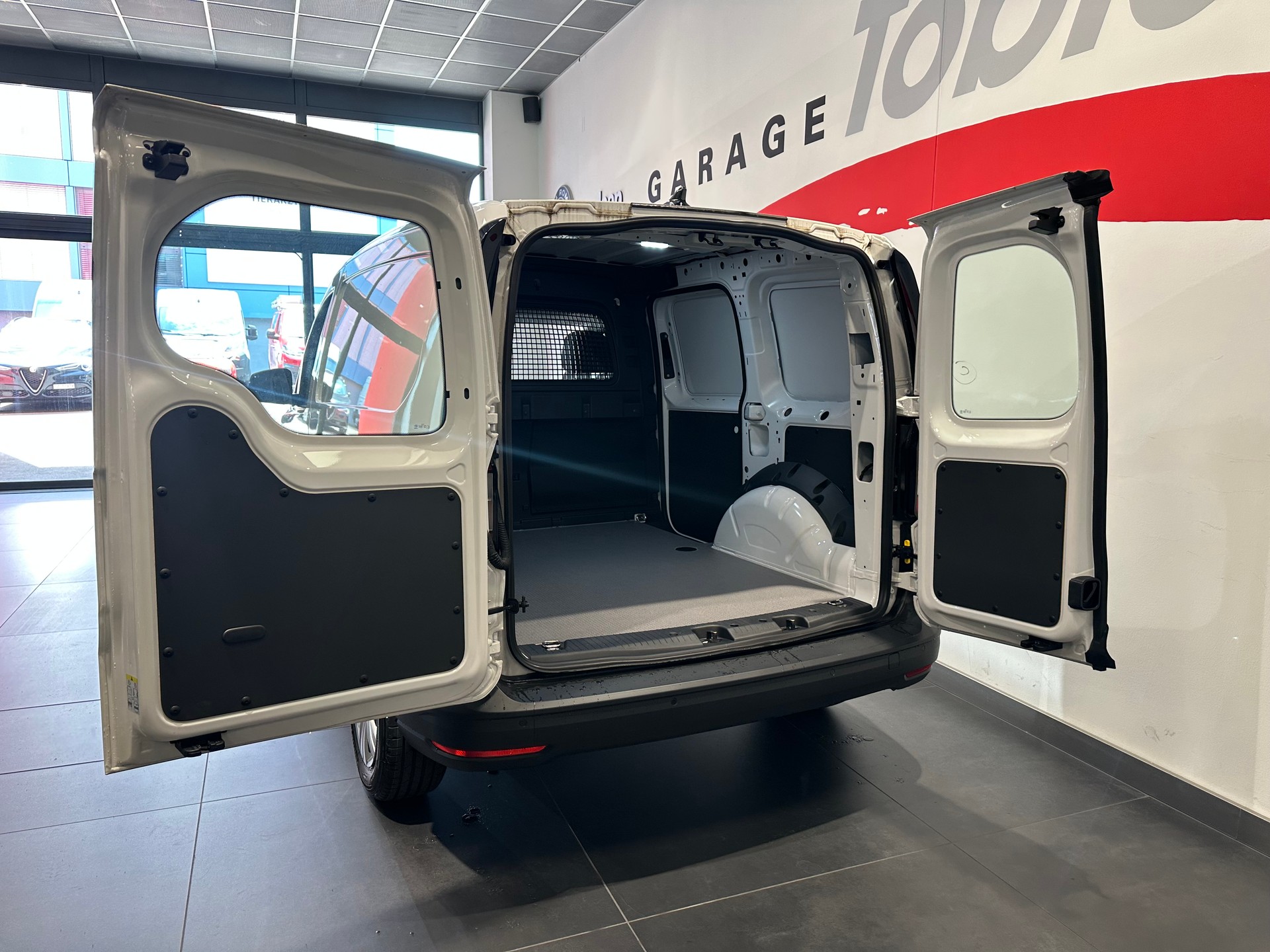 VW Caddy Cargo 1.5 TSI-image-12