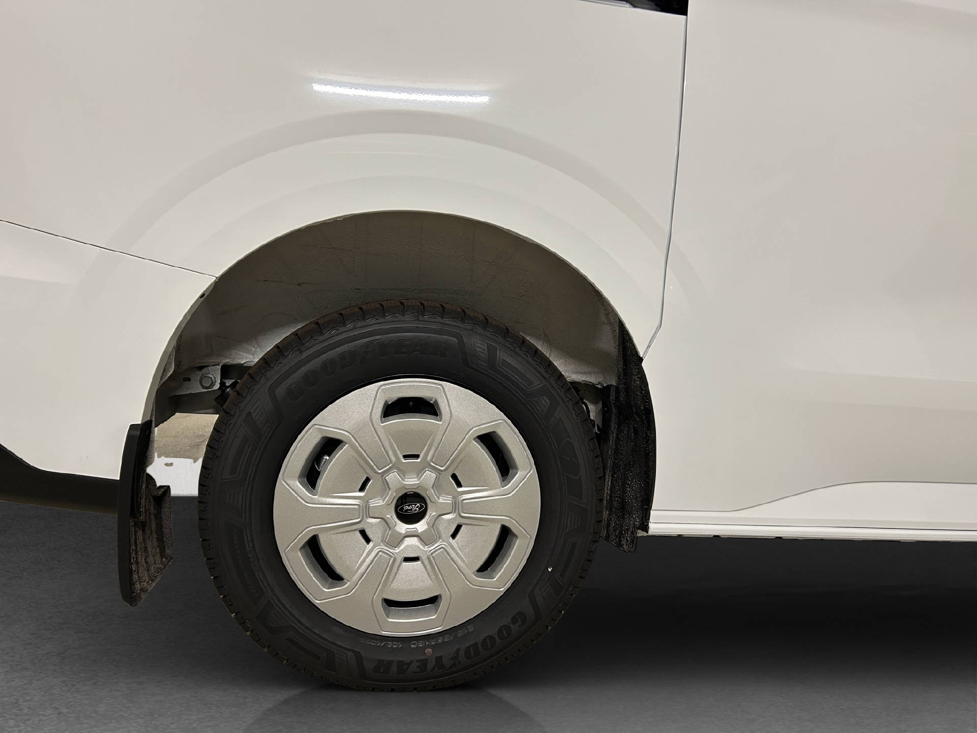 FORD Transit Custom Van 320 L1 2.5 Duratec 233 Trend PHEV-image-24