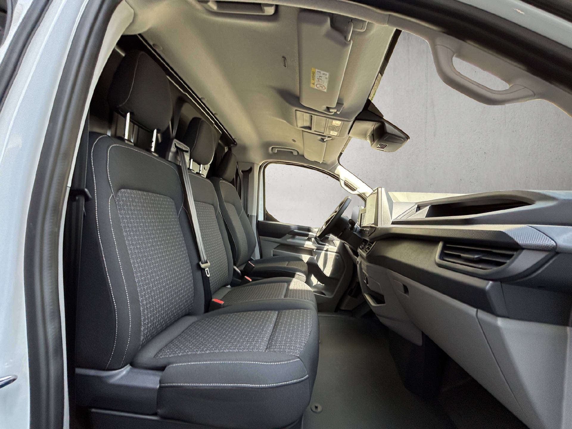 FORD Transit Custom Van 320 L1 2.5 Duratec 233 Trend PHEV-image-18