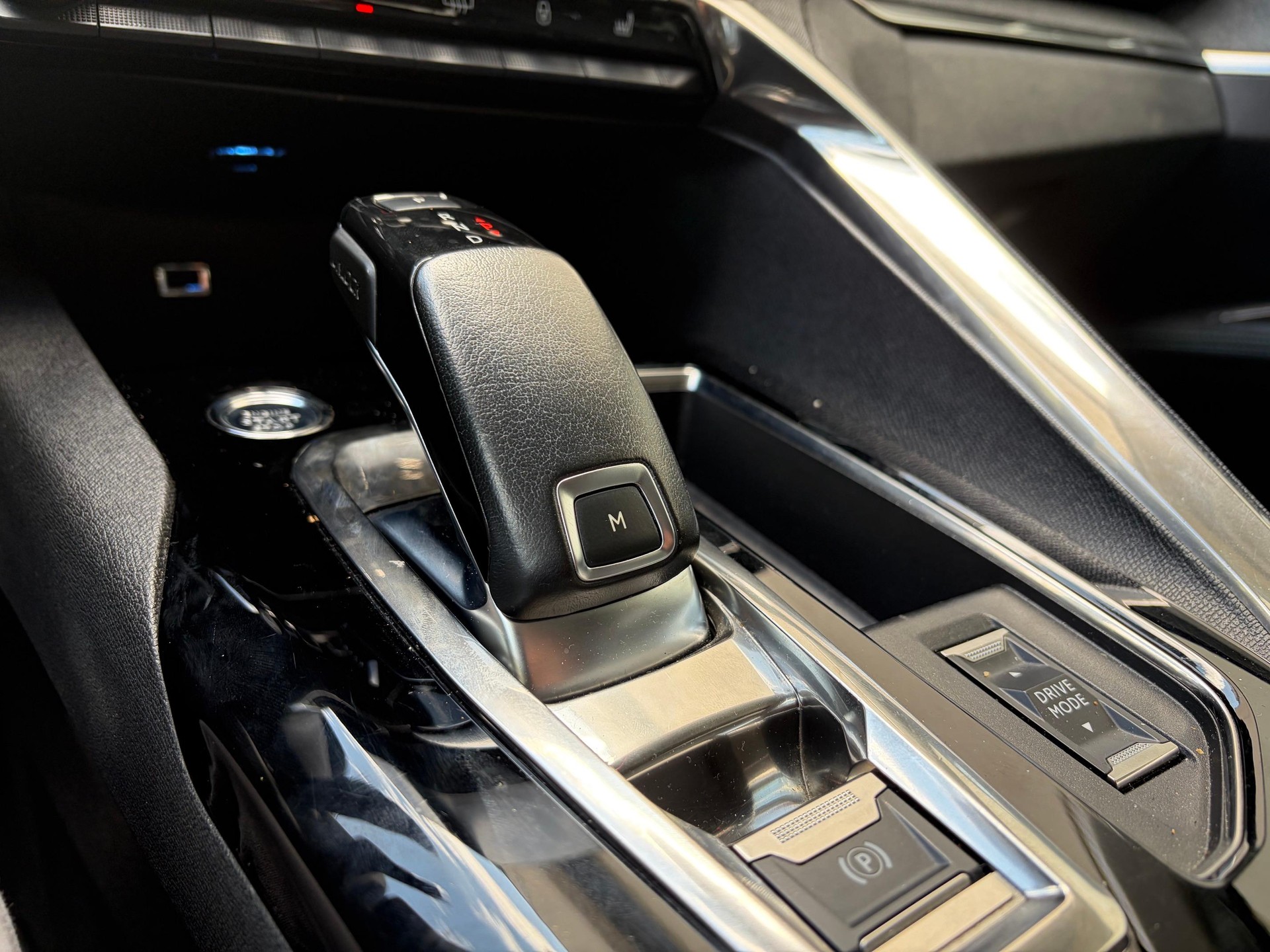 PEUGEOT 5008 1.5 BlueHDi Allure Pack-image-11