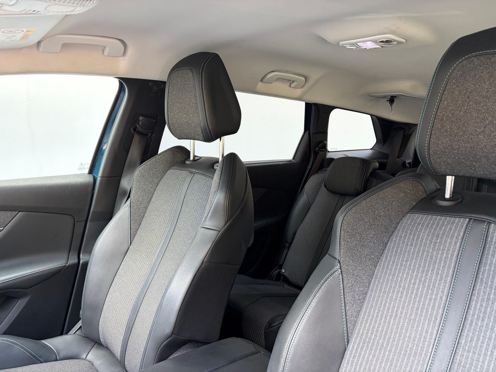 PEUGEOT 5008 1.5 BlueHDi Allure Pack-image-9