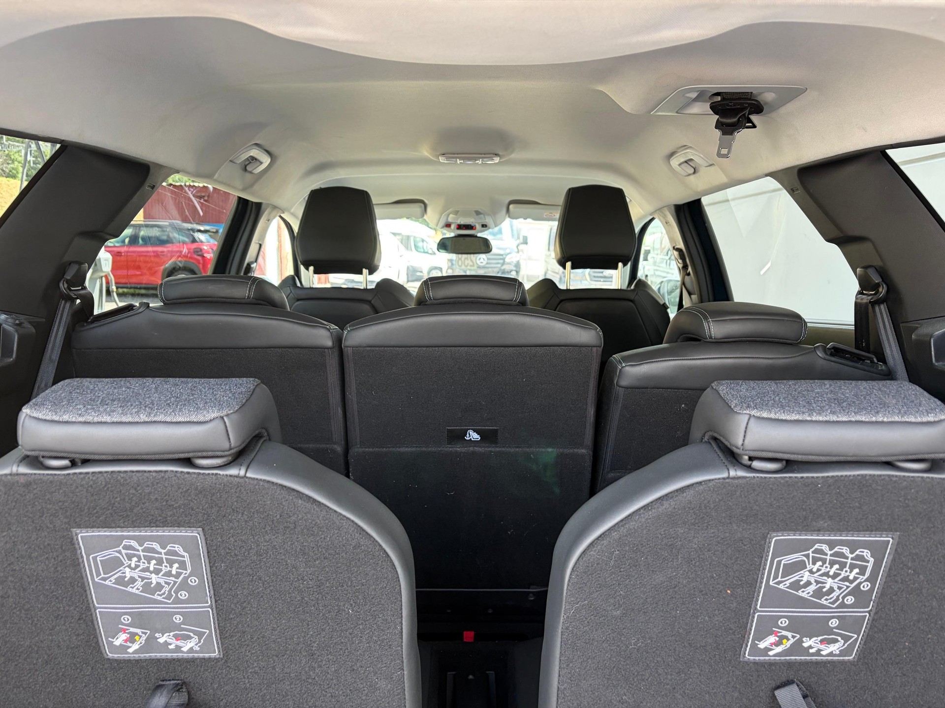 PEUGEOT 5008 1.5 BlueHDi Allure Pack-image-7