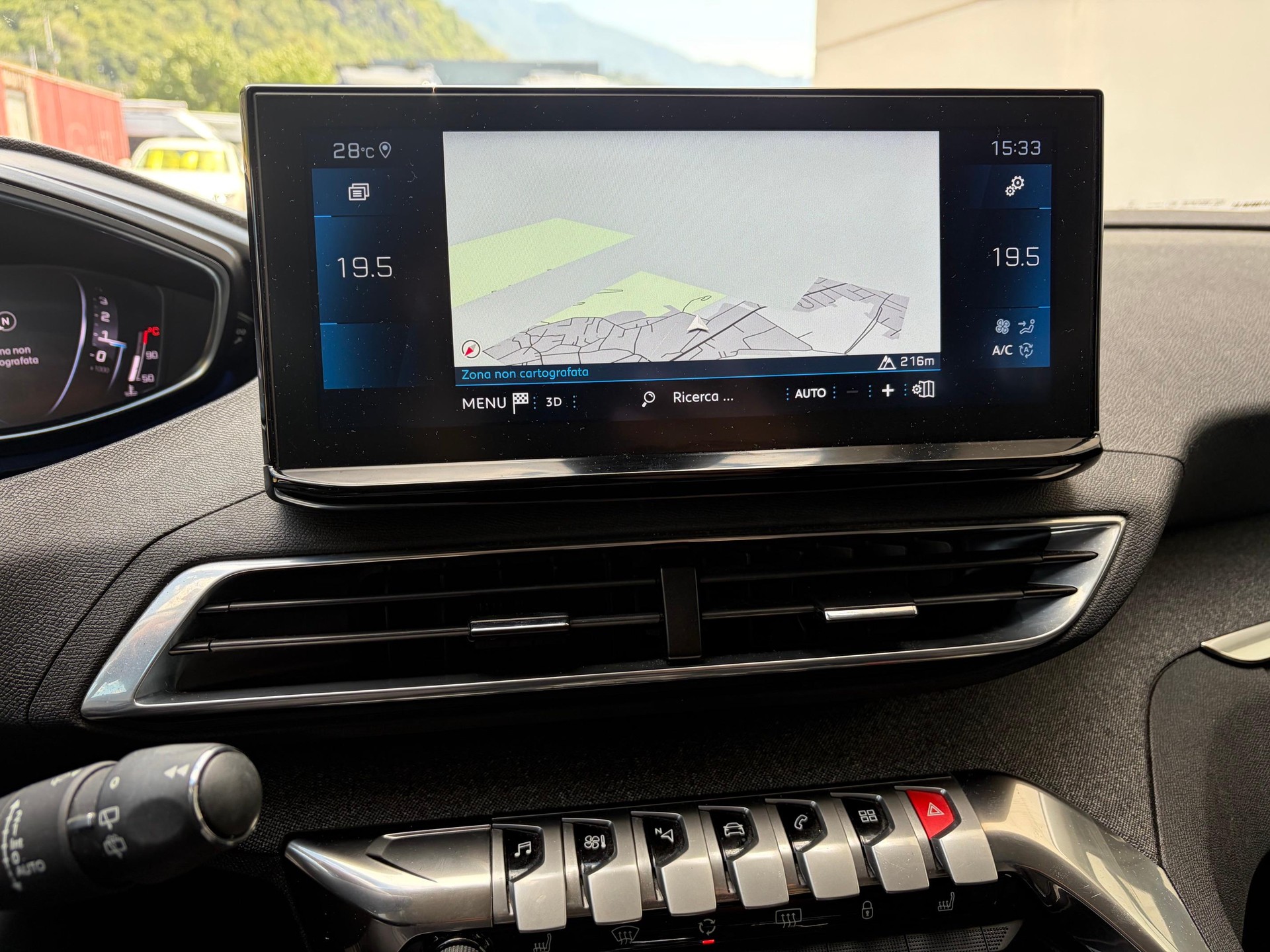 PEUGEOT 5008 1.5 BlueHDi Allure Pack-image-14