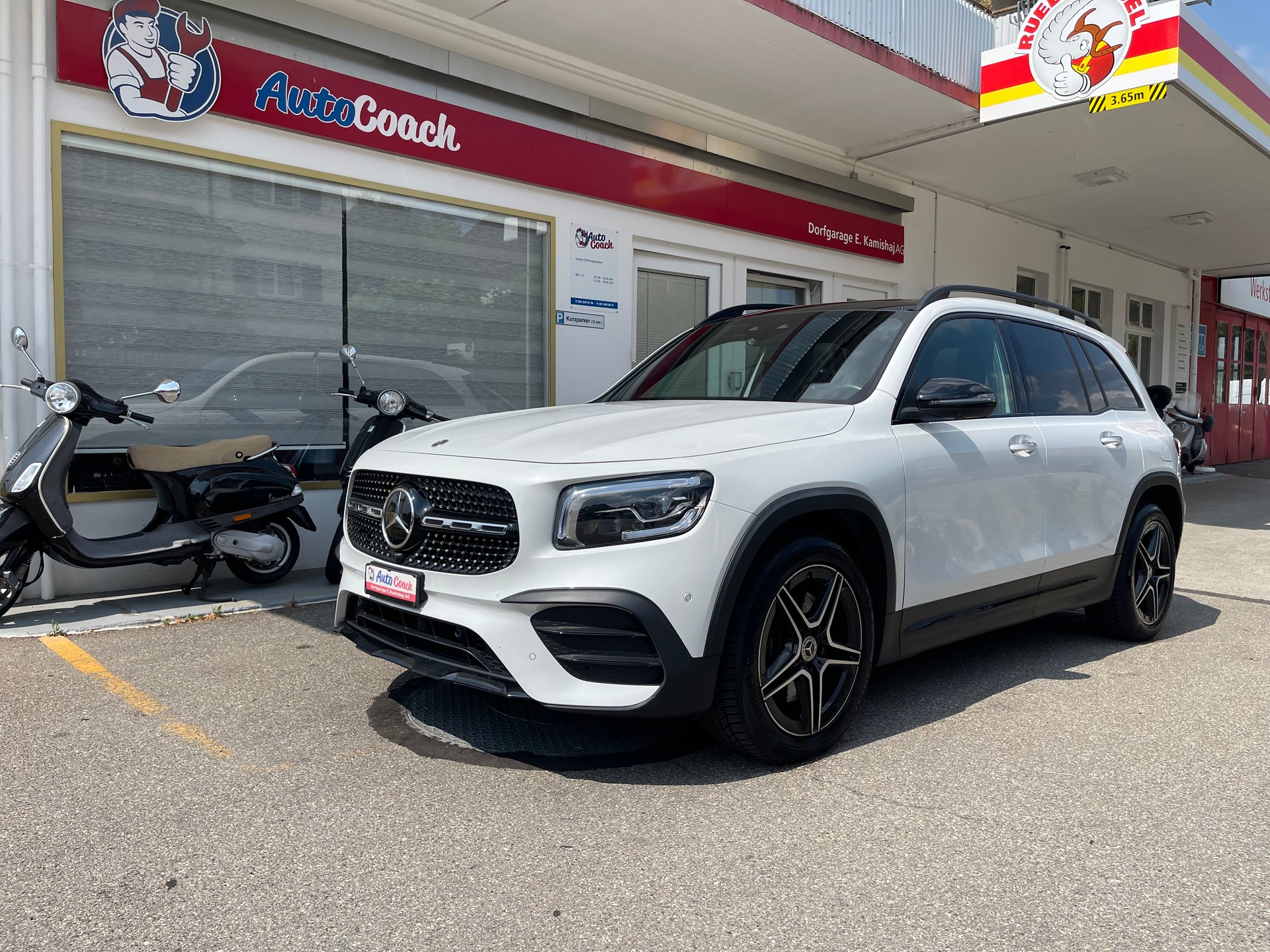 MERCEDES-BENZ GLB 220 d 4Matic AMG Line 8G-Tronic-image-3