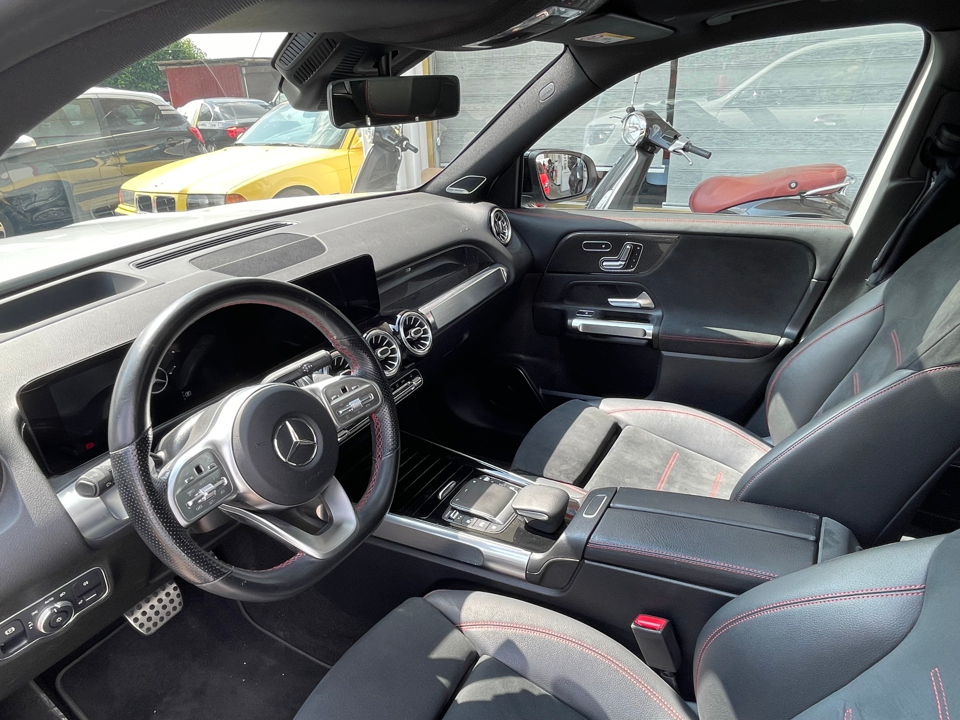 MERCEDES-BENZ GLB 220 d 4Matic AMG Line 8G-Tronic-image-6