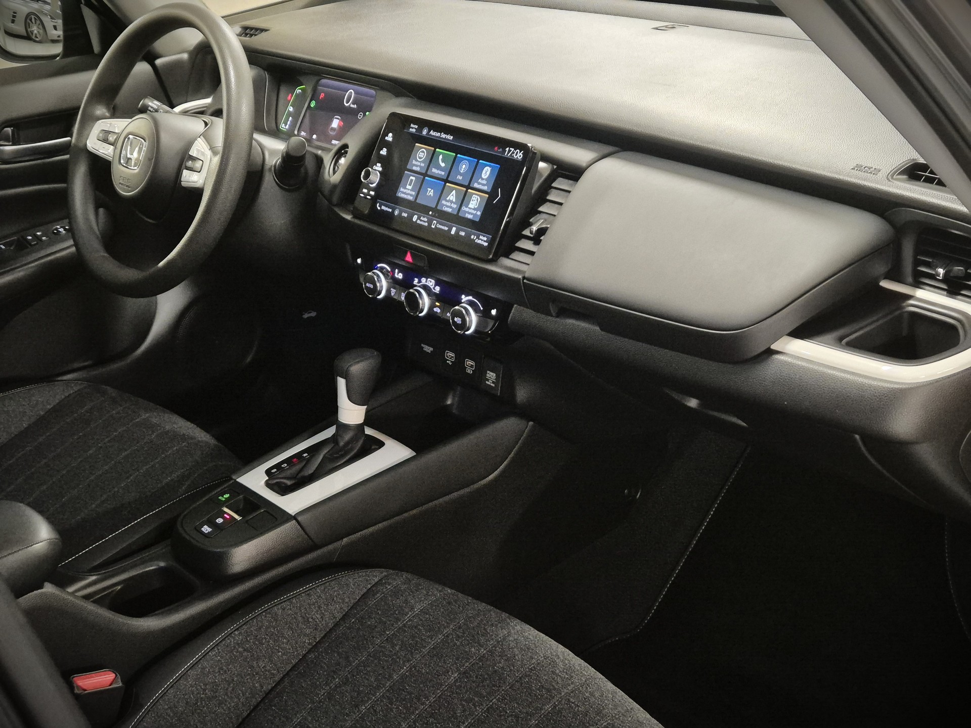 HONDA Jazz 1.5i-MMD Elegance E-CVT-image-16