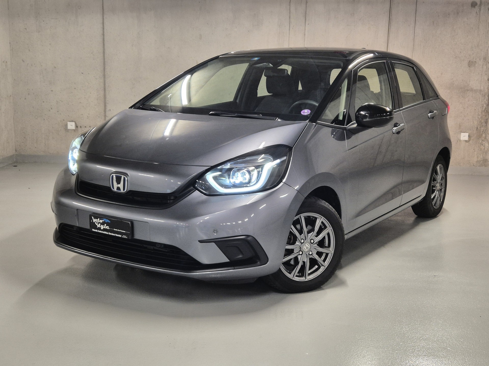 HONDA Jazz 1.5i-MMD Elegance E-CVT-image-2