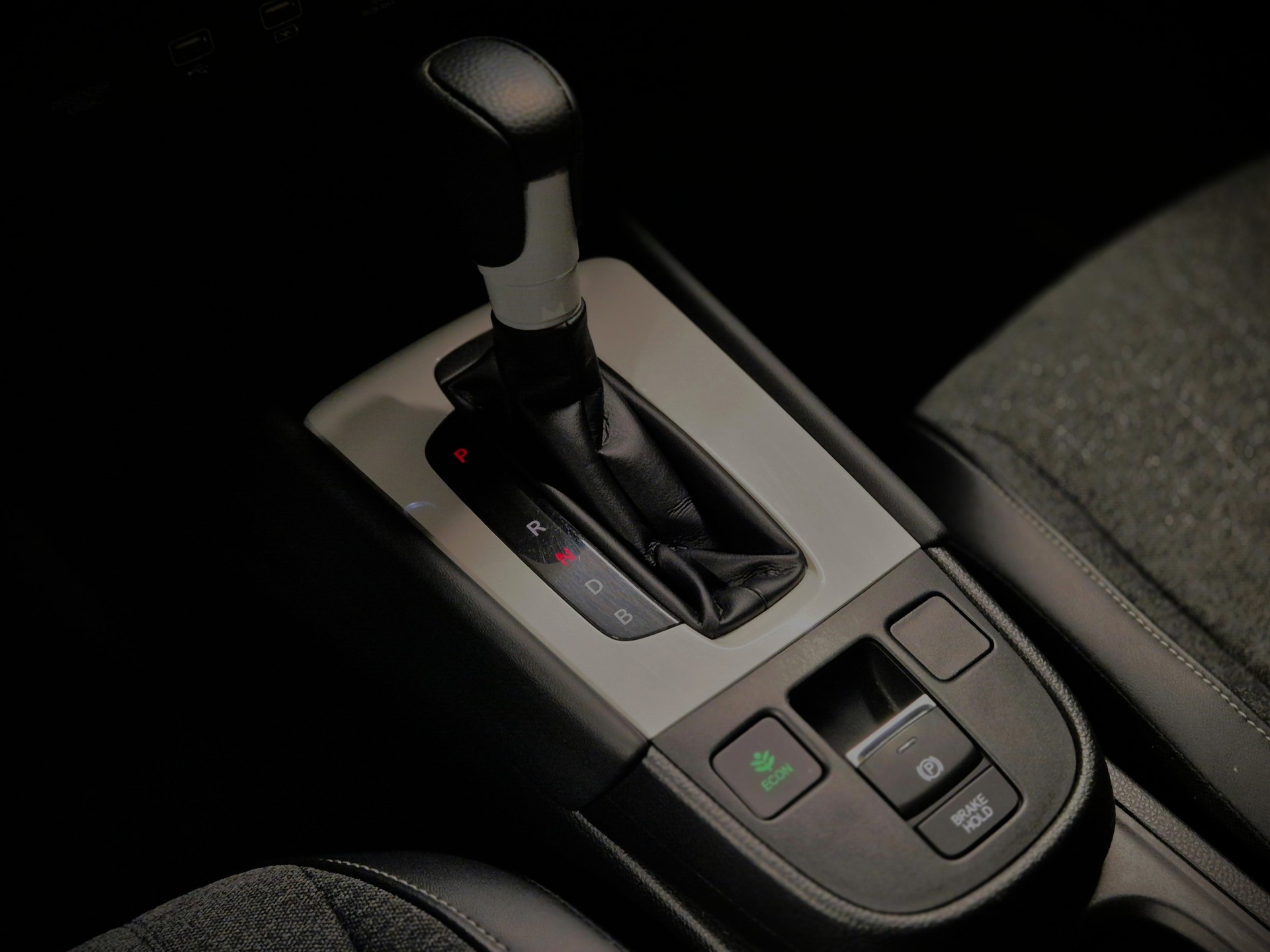 HONDA Jazz 1.5i-MMD Elegance E-CVT-image-12