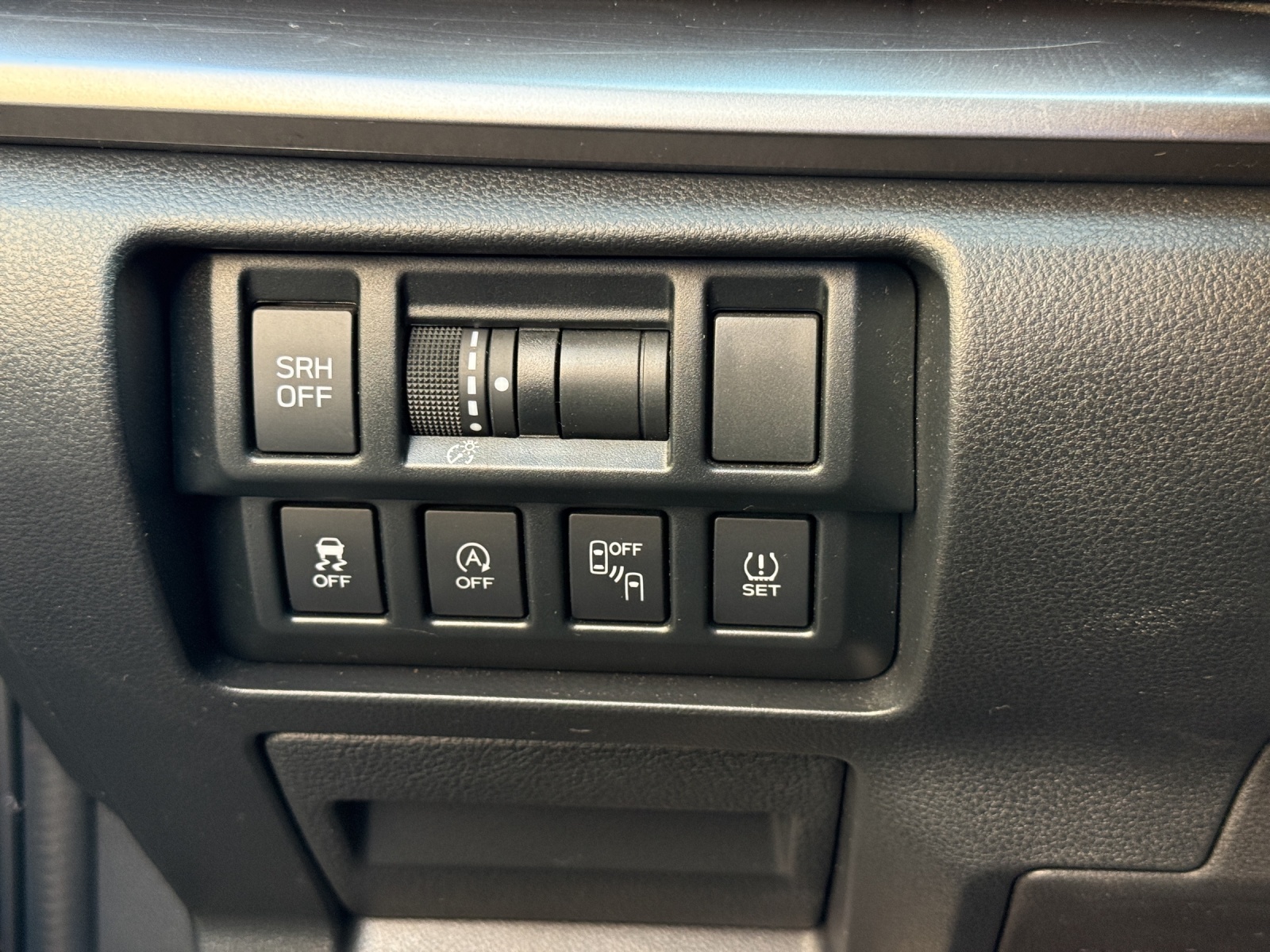 SUBARU Impreza 2.0 Luxury AWD Lineartronic-image-24
