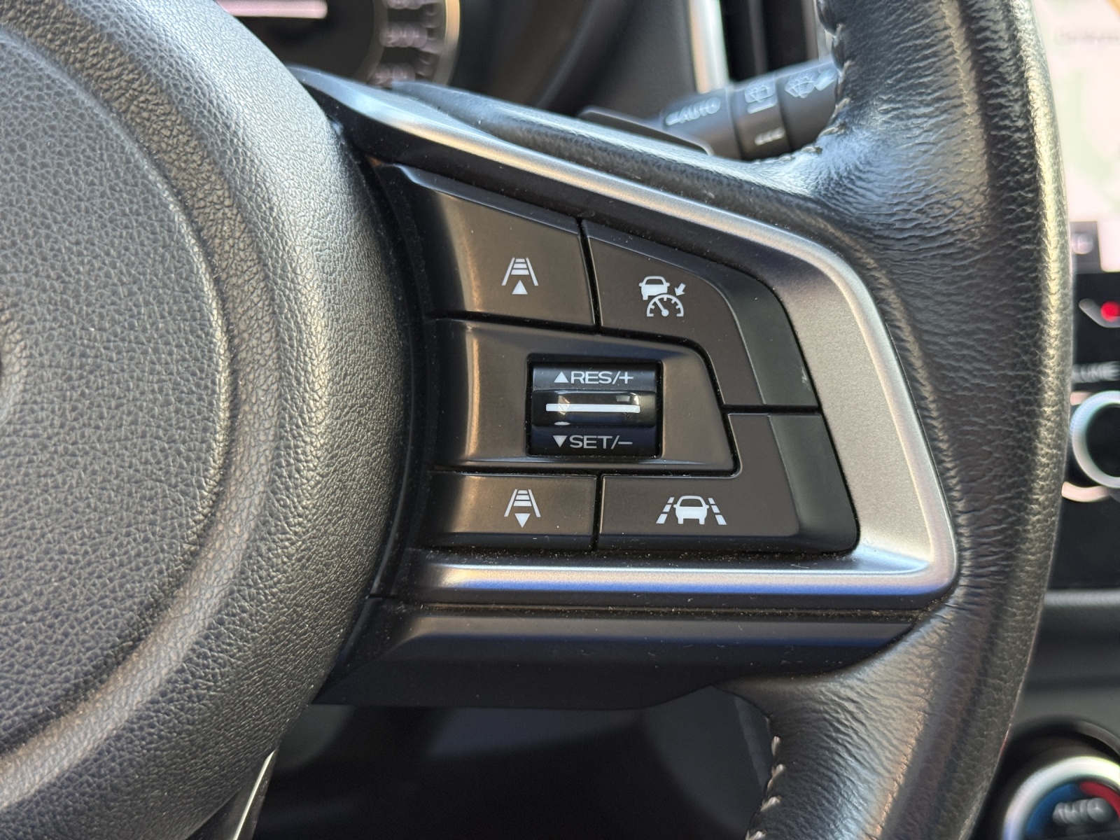 SUBARU Impreza 2.0 Luxury AWD Lineartronic-image-26