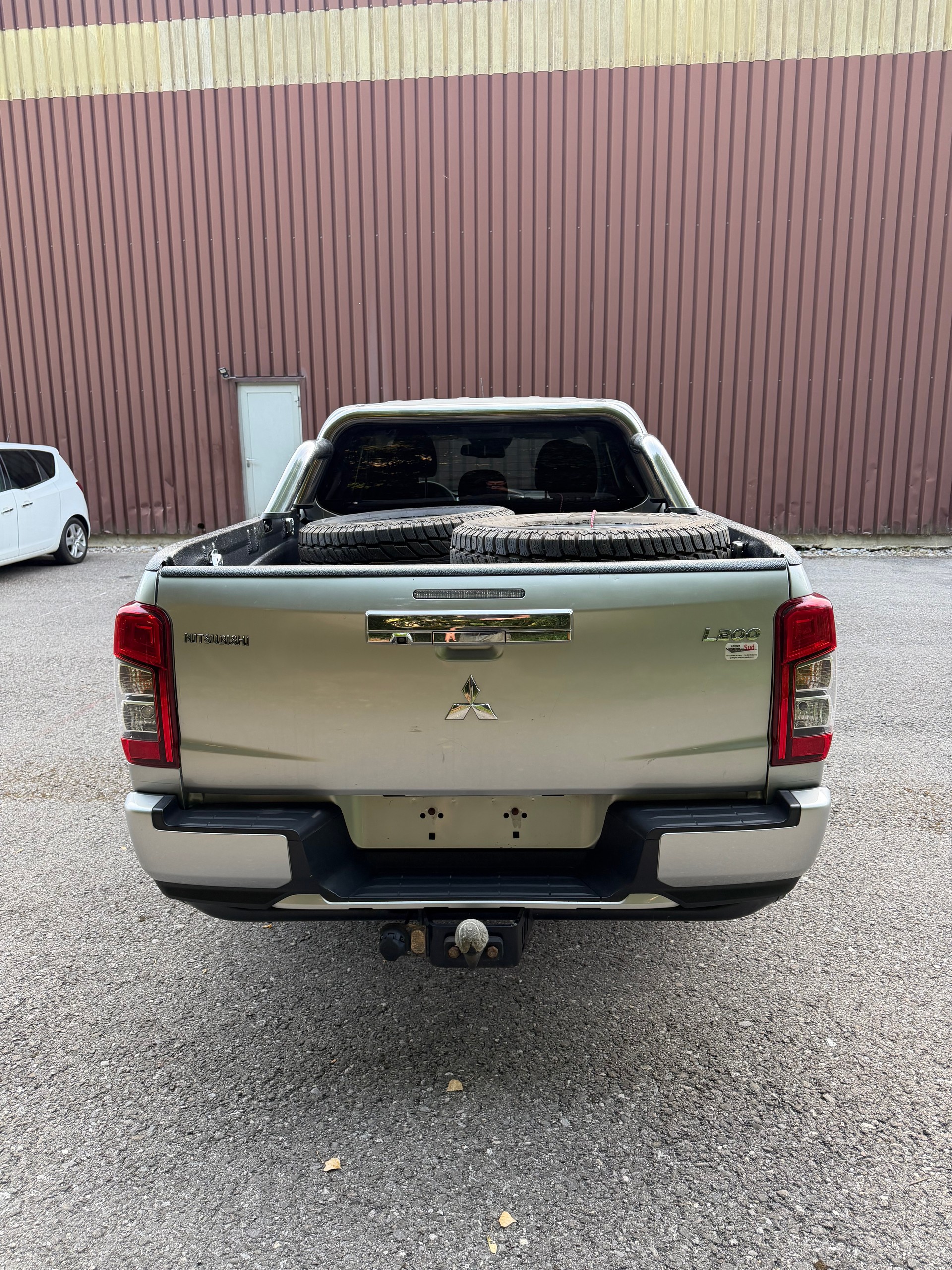 MITSUBISHI L 200 2.2 Diamond Double Cab Automat-image-6