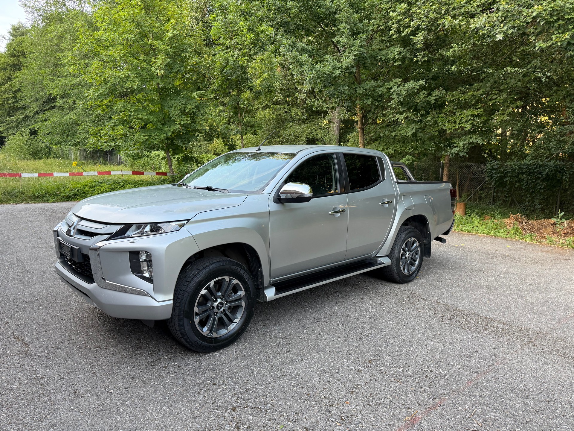 MITSUBISHI L 200 2.2 Diamond Double Cab Automat-image-4