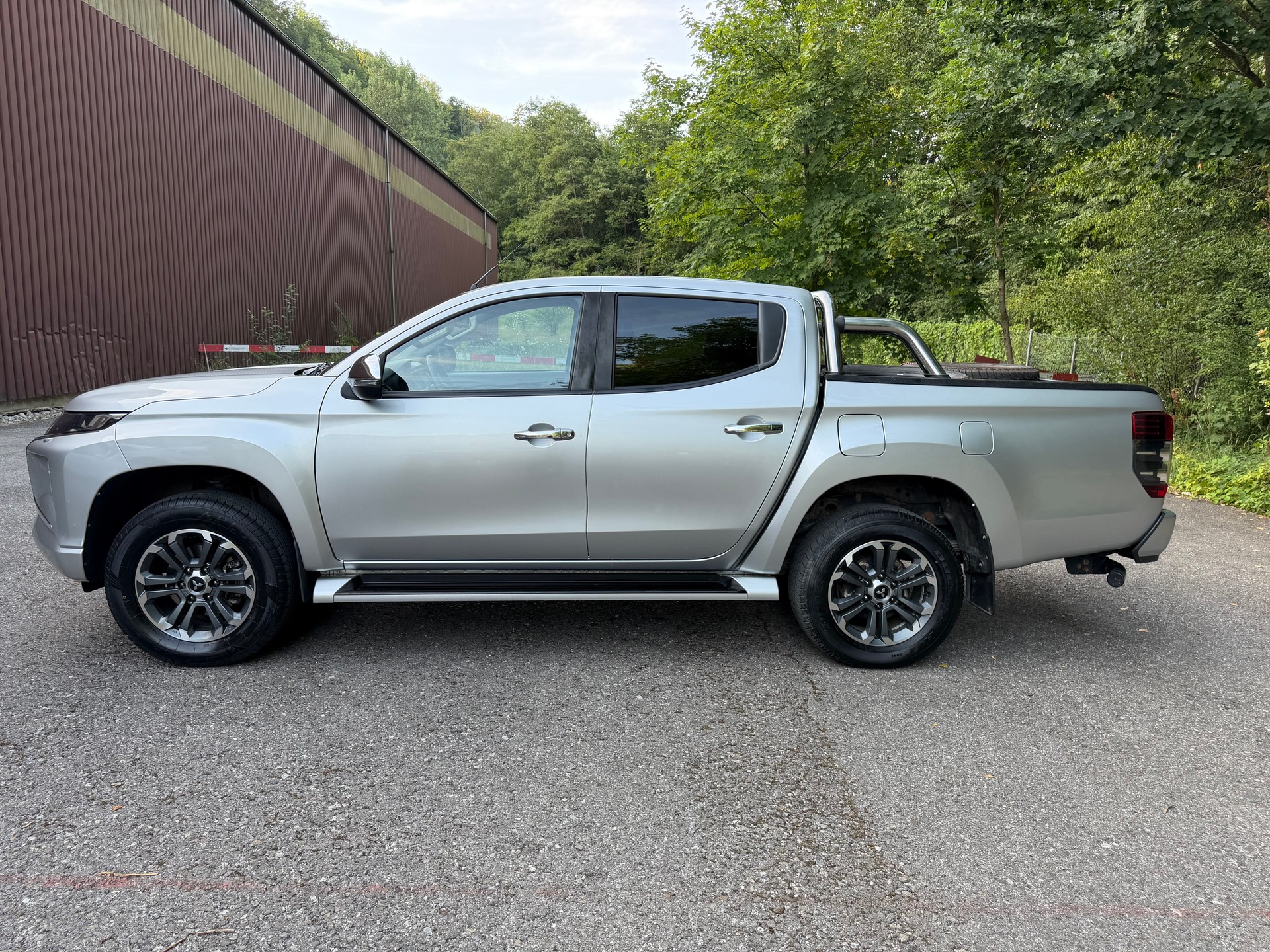 MITSUBISHI L 200 2.2 Diamond Double Cab Automat-image-3